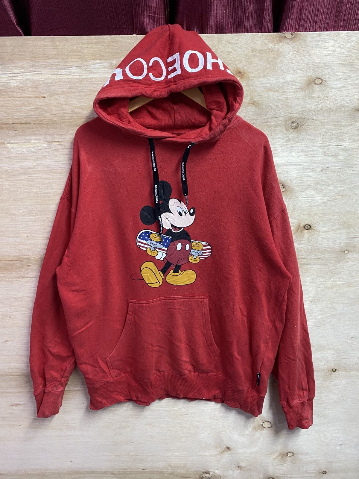 DC red DC Shoes x Disney collaboration hoodie Size US XL / EU 56 / 4 - 1 Thumbnail