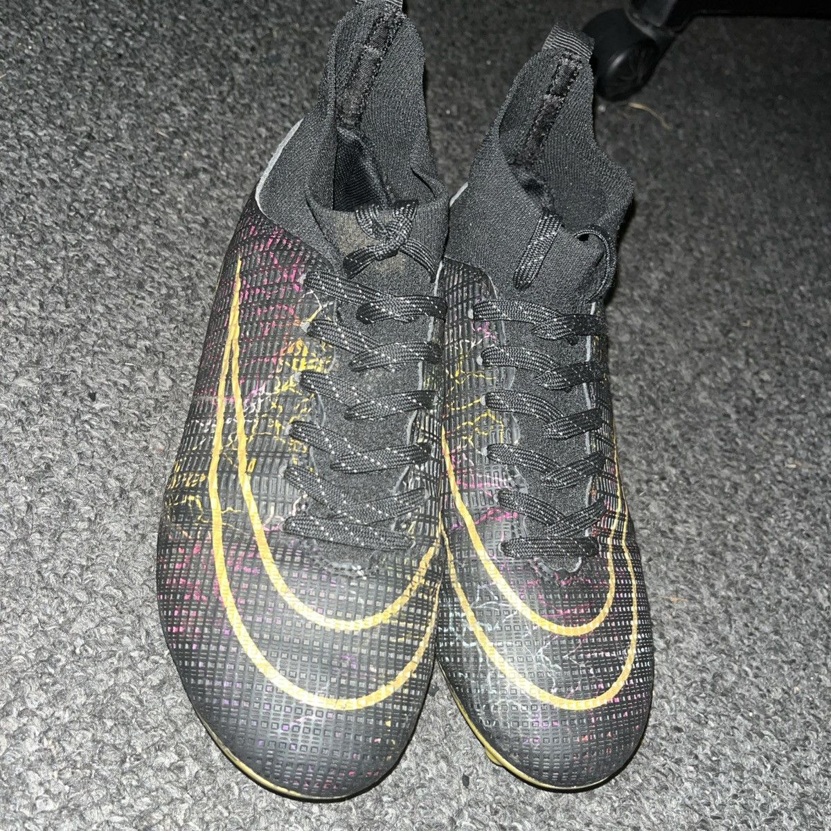 Other Kids Football boots size 3.5uk unique design Size US 5 / EU 37 - 1 Thumbnail