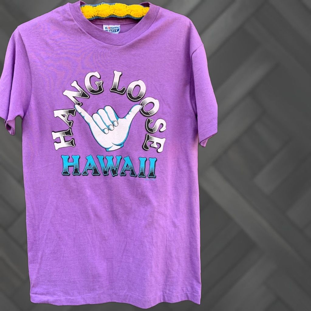 Hanes Vintage Hang Loose Hawaii T-Shirt Single Stitch Made In USA M 38-40 Mens Graphic Tee Hawaii Purple Cotton 1980s Hanes Regular US Vintage Iron-on? Size US M / EU 48-50 / 2 - 1 Thumbnail
