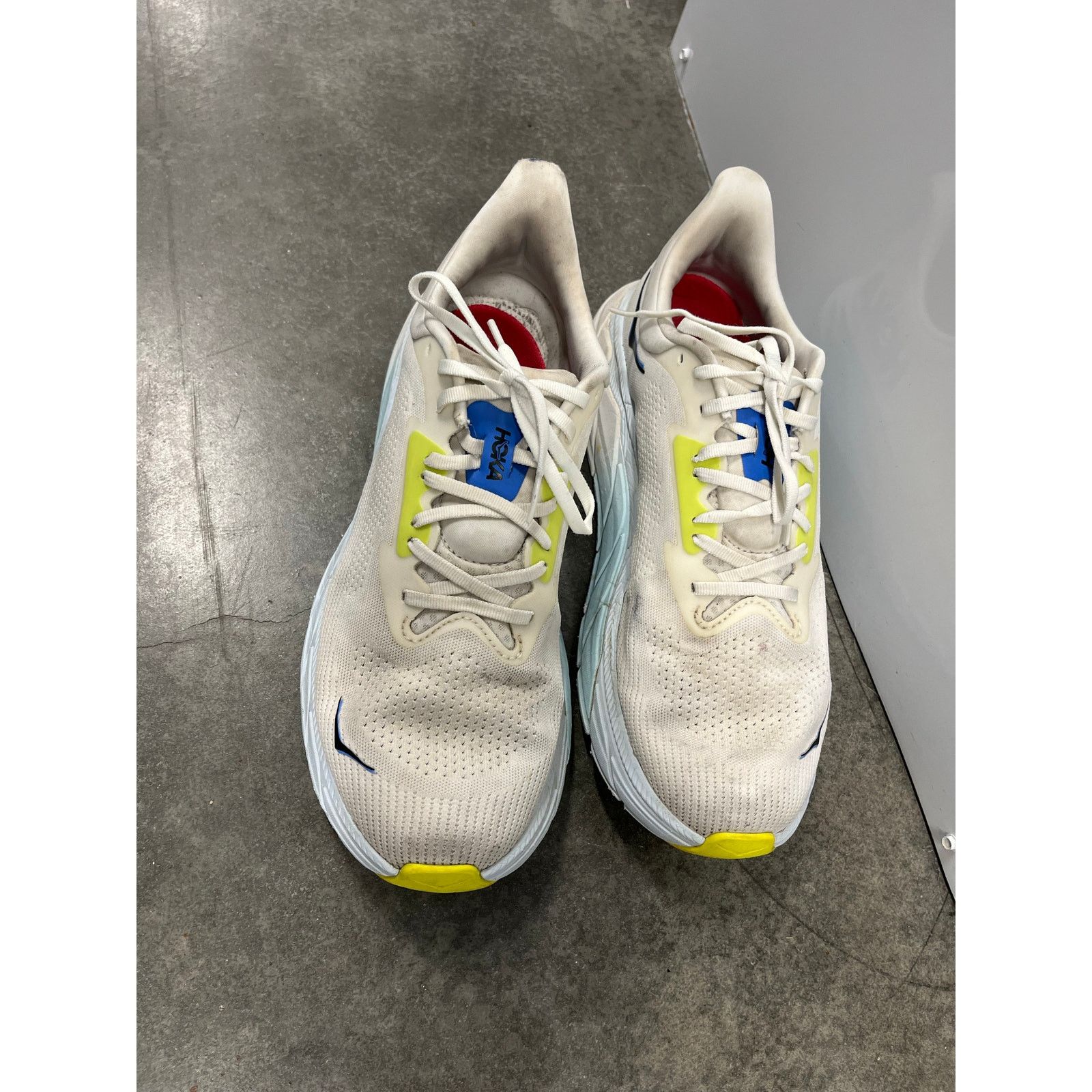 Hoka Hoka Arahi 7 White Running Shoes. Mens Size 12 2E Size US 12 / EU 45 - 2 Thumbnail