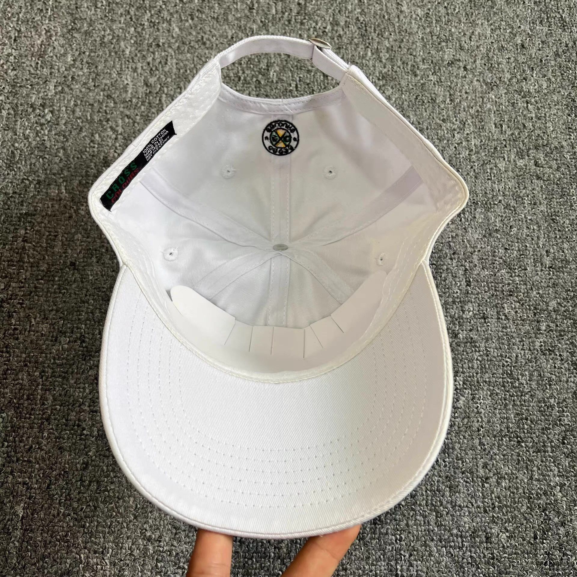 Cross Colours Cross Colours Embroidered Curved Brim Baseball Cap Q7 Size ONE SIZE - 4 Thumbnail
