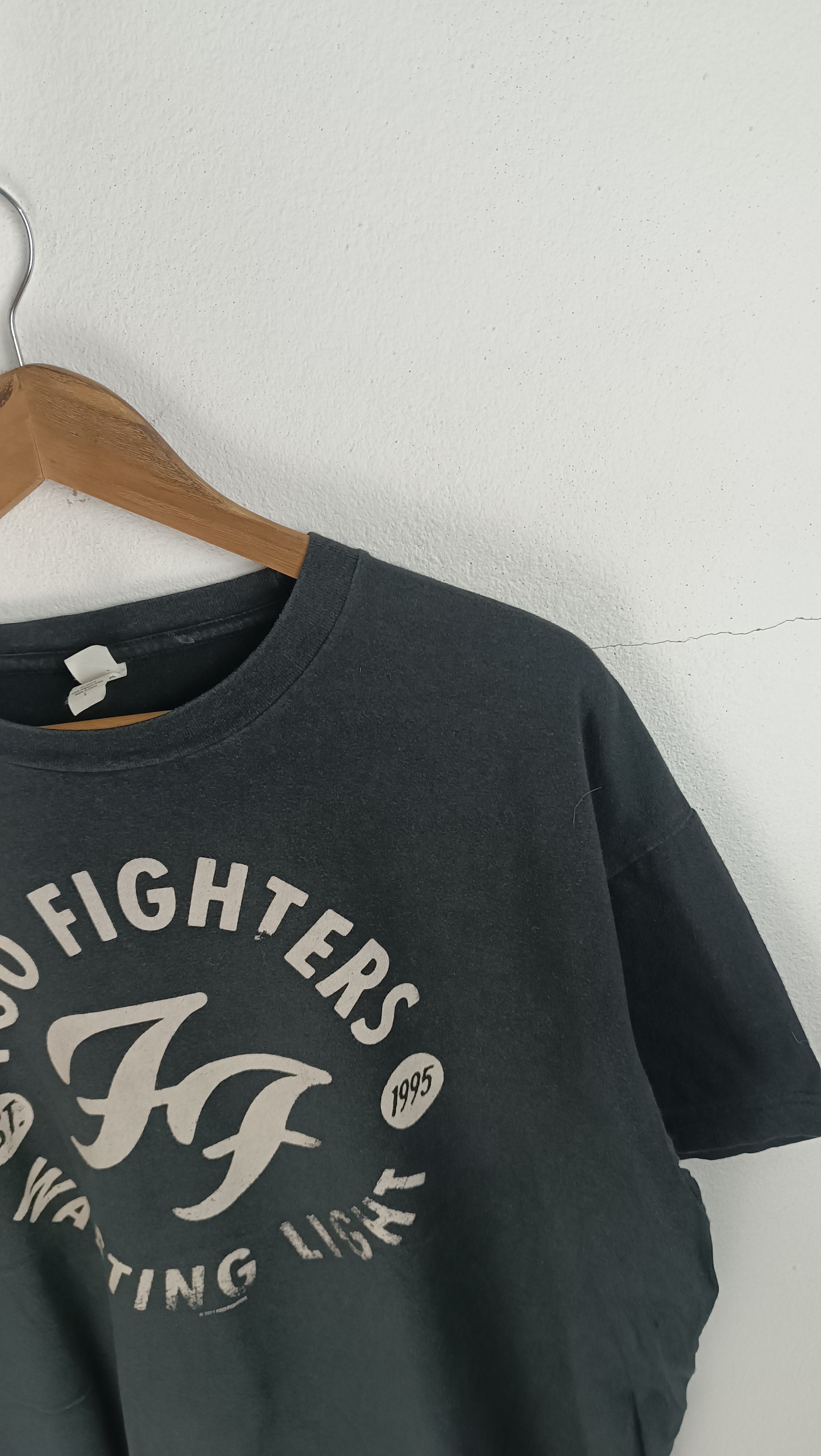 Band Tees VINTAGE 2011 FOO FIGHTERS WASTING LIGHT TOUR nirvana hole Size US L / EU 52-54 / 3 - 9 Thumbnail