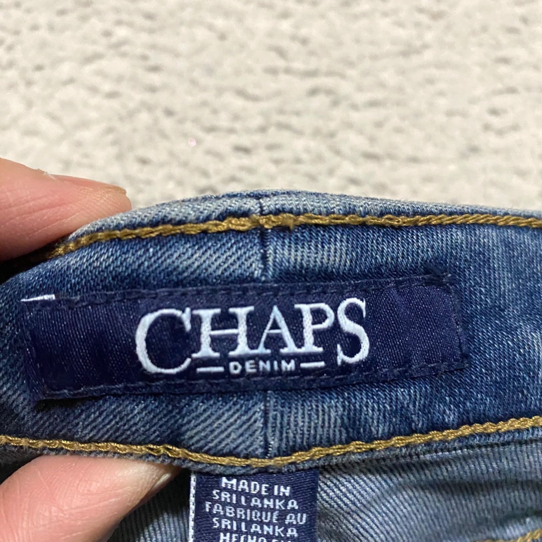 Chaps NWT Chaps Jeans Womens Blue Denim Medium Wash Floral Capri 10 Casual Regular Rise 5-Pocket Womens Girls? Size 32" / US 10 / IT 46 - 3 Thumbnail