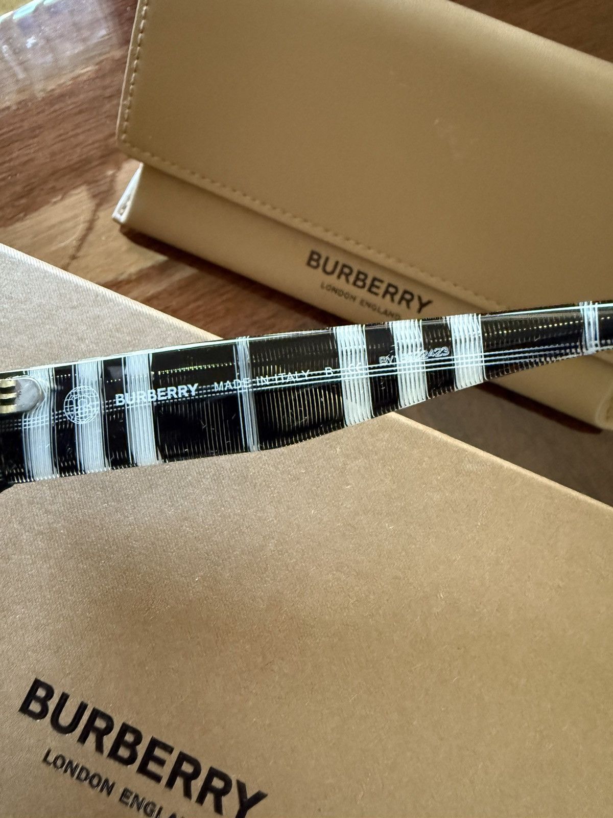 Burberry Burberry Sungless Size ONE SIZE - 6 Thumbnail