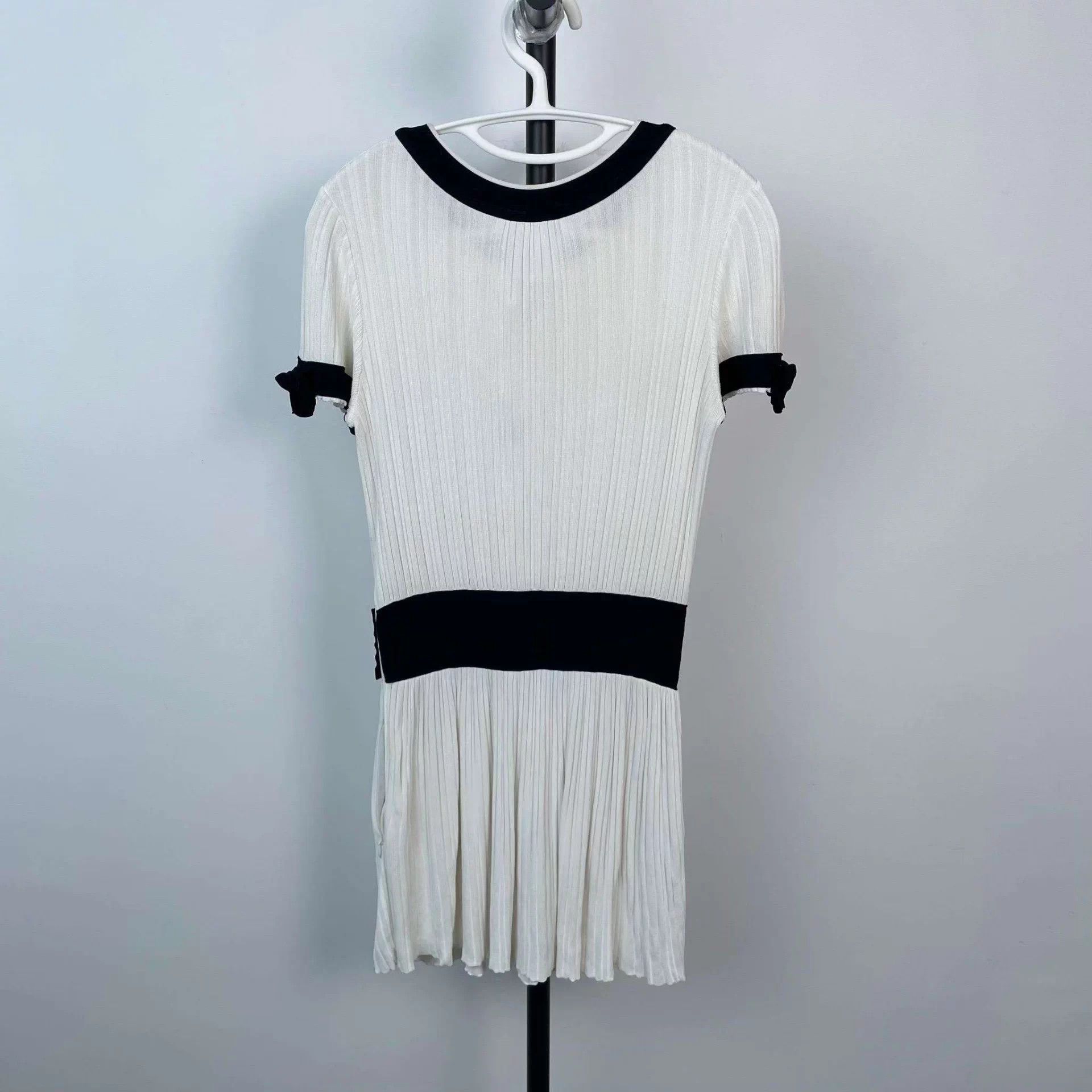 Chanel Chanel black and white bow knit dress 36 Size XS / US 0-2 / IT 36-38 - 2 Thumbnail
