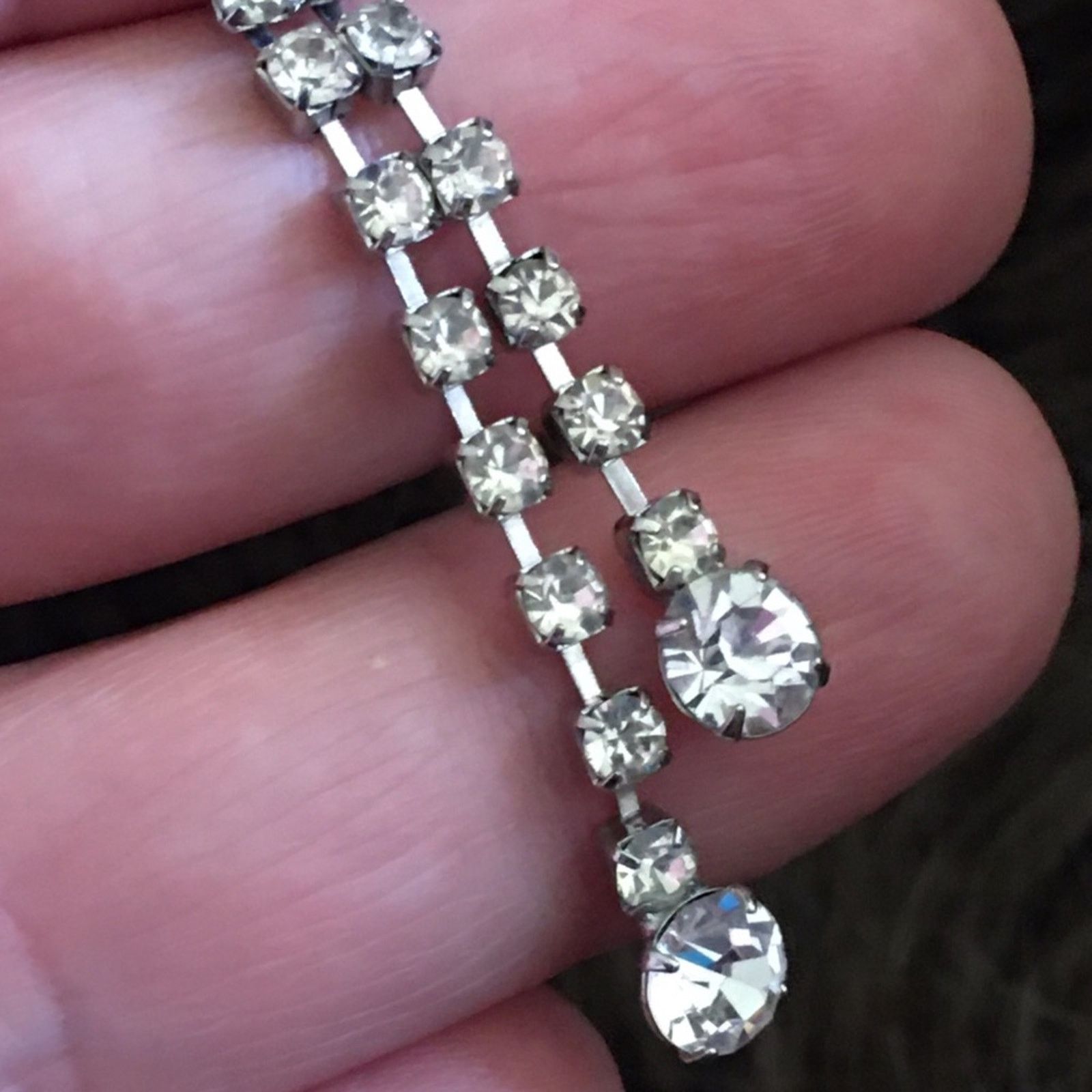 Jewelry Modern clear rhinestone dangle pierced earrings Size ONE SIZE - 2 Thumbnail