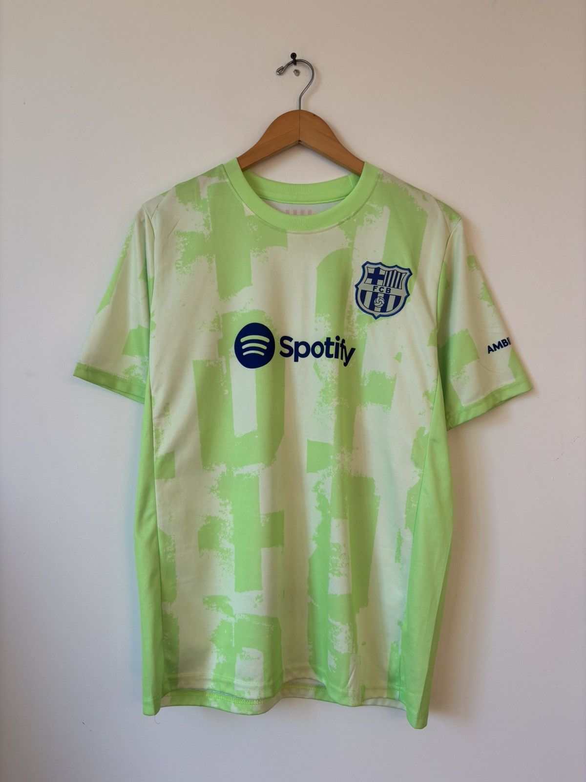 Other FC Barcelona Torito 24/25 Third Kit Performance Jersey M Size US M / EU 48-50 / 2 - 1 Thumbnail