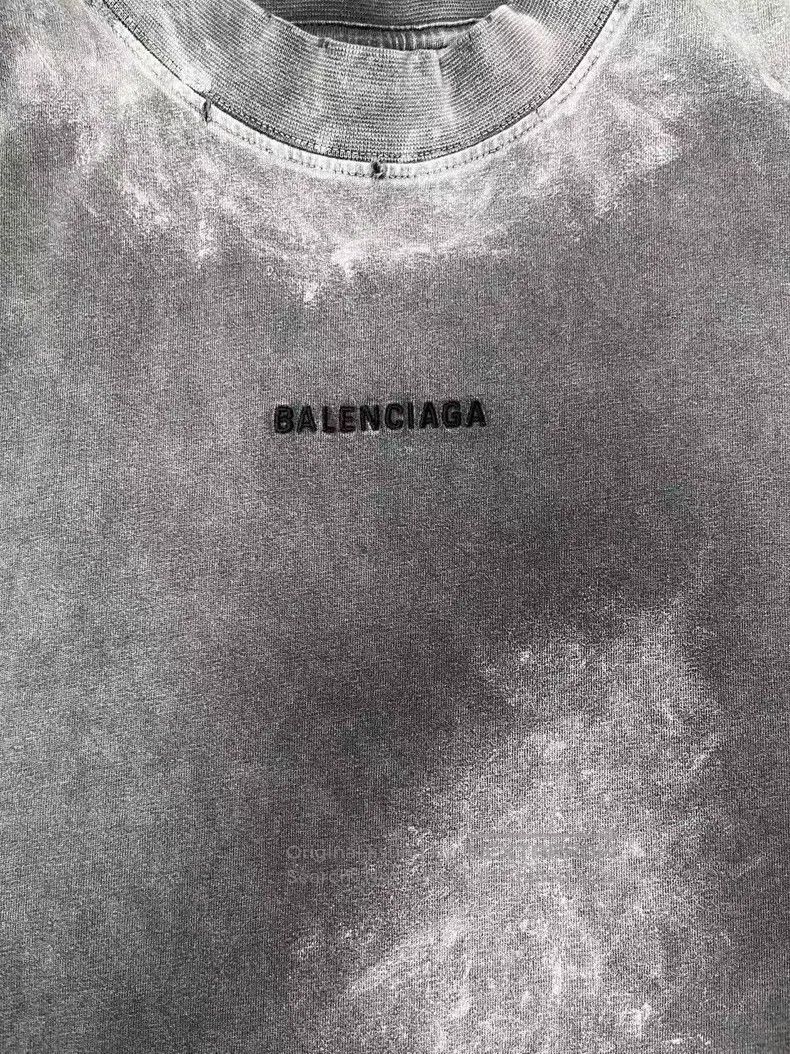 Balenciaga Balenciaga Letter Emblem Embroidered Crewneck Short Sleeve Size US S / EU 44-46 / 1 - 3 Thumbnail