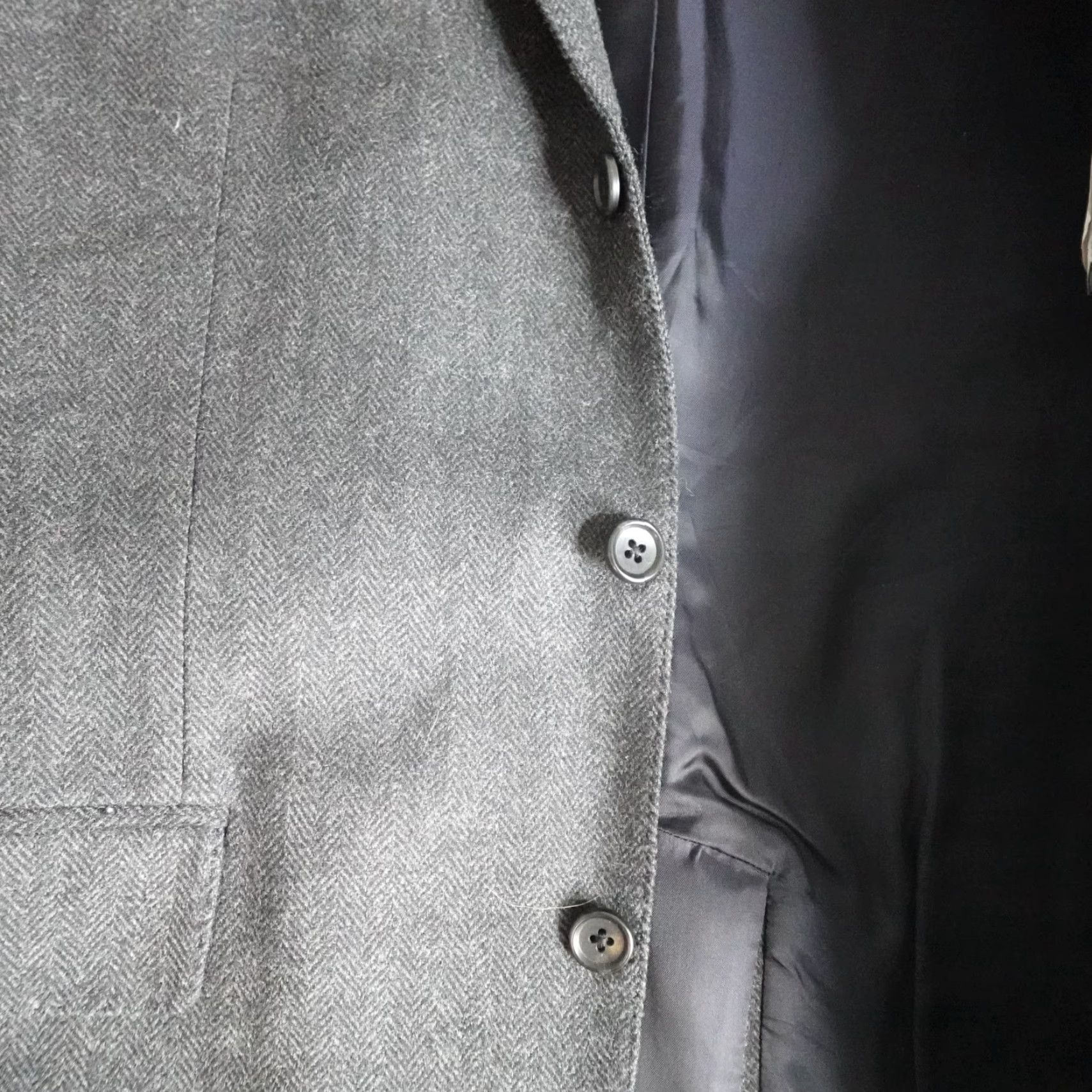 J.Crew J. Crew Sport Coat 42L Gray Herringbone Moon Tweed 3 Roll 2 Jacket Single-Breasted Three-Button Notch Lapel Mens Regular Vintage: No Size US XS / EU 42 / 0 - 2 Thumbnail
