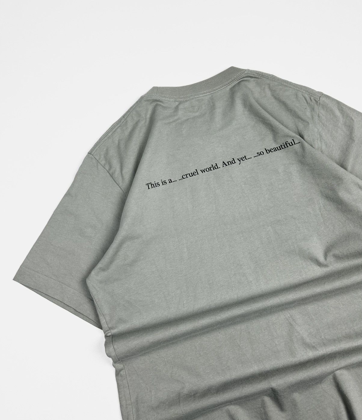 Anime × Japanese Brand × Uniqlo Rare collaboration UNIQLO X ATTACK ON TITAN T shirt Size US M / EU 48-50 / 2 - 4 Thumbnail