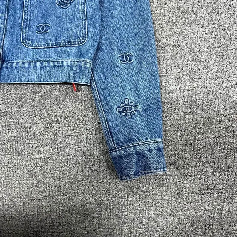 Chanel Chanel 24S camelia relief logo denim jacket Size XXS / US 00 / IT 34 - 3 Thumbnail