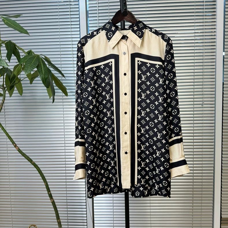 Louis Vuitton Louis Vuitton Full print silk shirt Size XXS / US 00 / IT 34 - 1 Thumbnail