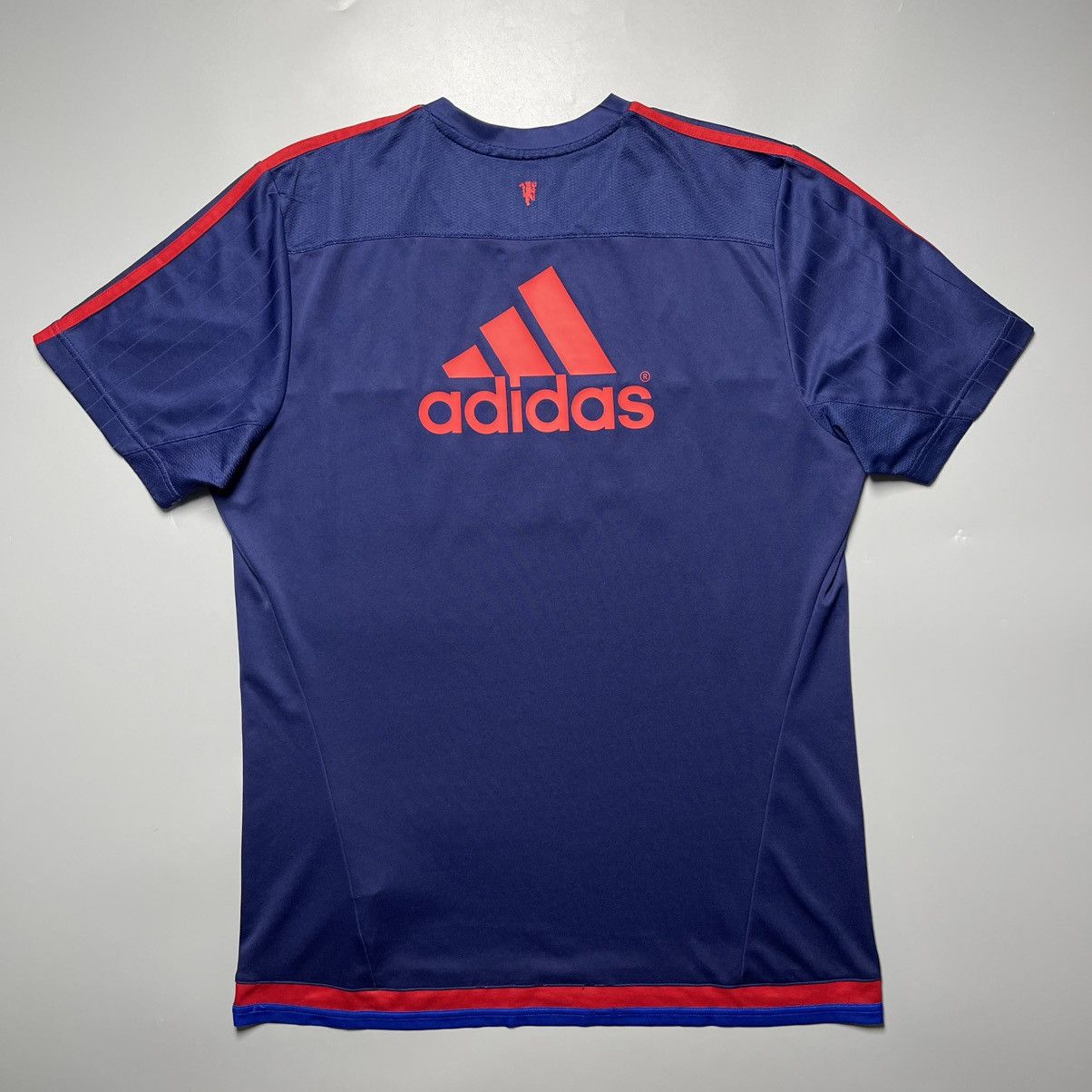 Vintage MANCHESTER UNITED ADIDAS 2015/2016 FOOTBALL TRAINING JERSEY Size US L / EU 52-54 / 3 - 8 Thumbnail