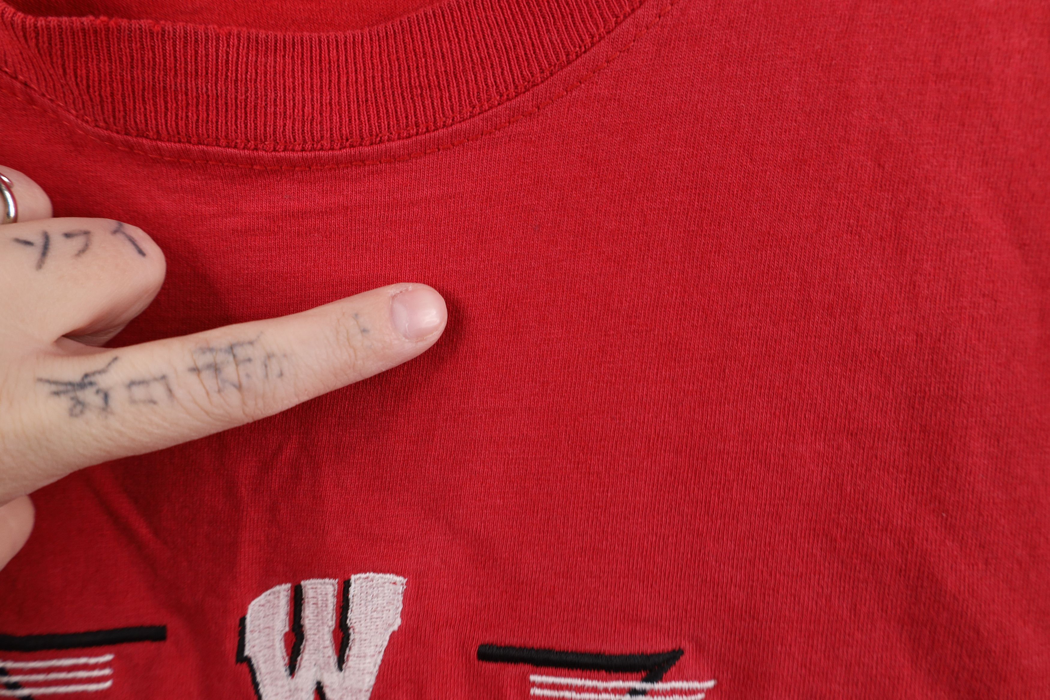 Vintage Vintage 90s Spell Out University of Wisconsin T-Shirt Red Size US XXL / EU 58 / 5 - 5 Thumbnail