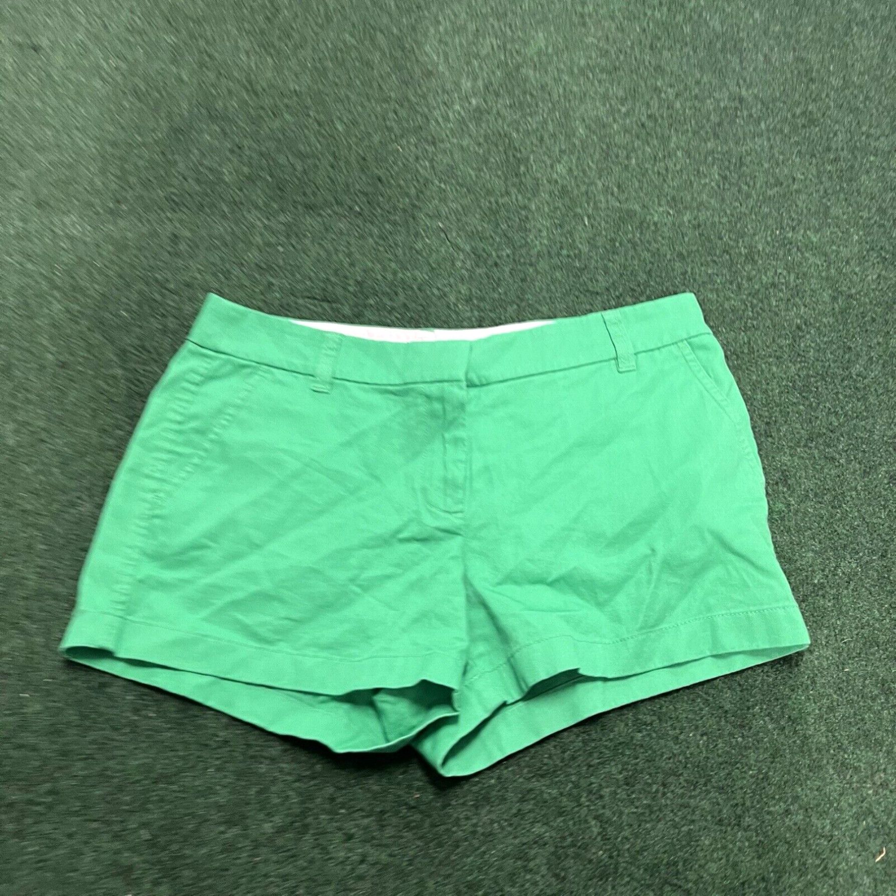 J.Crew J. Crew Chino Shorts Green 4.5" Inseam Size 8 32 In Waist Size 32" / US 10 / IT 46 - 1 Thumbnail