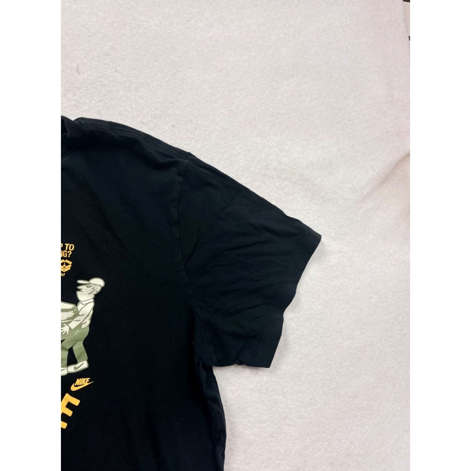 Nike Nike Moving Co. Graphic T-Shirt XL Black Cotton Unisex Adults Short Sleeve Crew Neck Graphic 100% Cotton Vintage? (If vintage not specified, omit) Size US XL / EU 56 / 4 - 7 Thumbnail