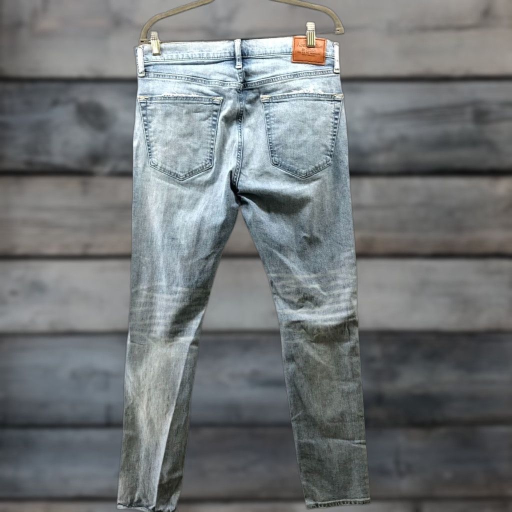 Abercrombie & Fitch Abercrombie & Fitch Super Skinny Jean Mens 33x32 Light Wash Distressed Denim 5-Pocket Stretch Skinny Jeans Mens 33 Chestnut Blue Distressed Size US 33 - 1 Thumbnail