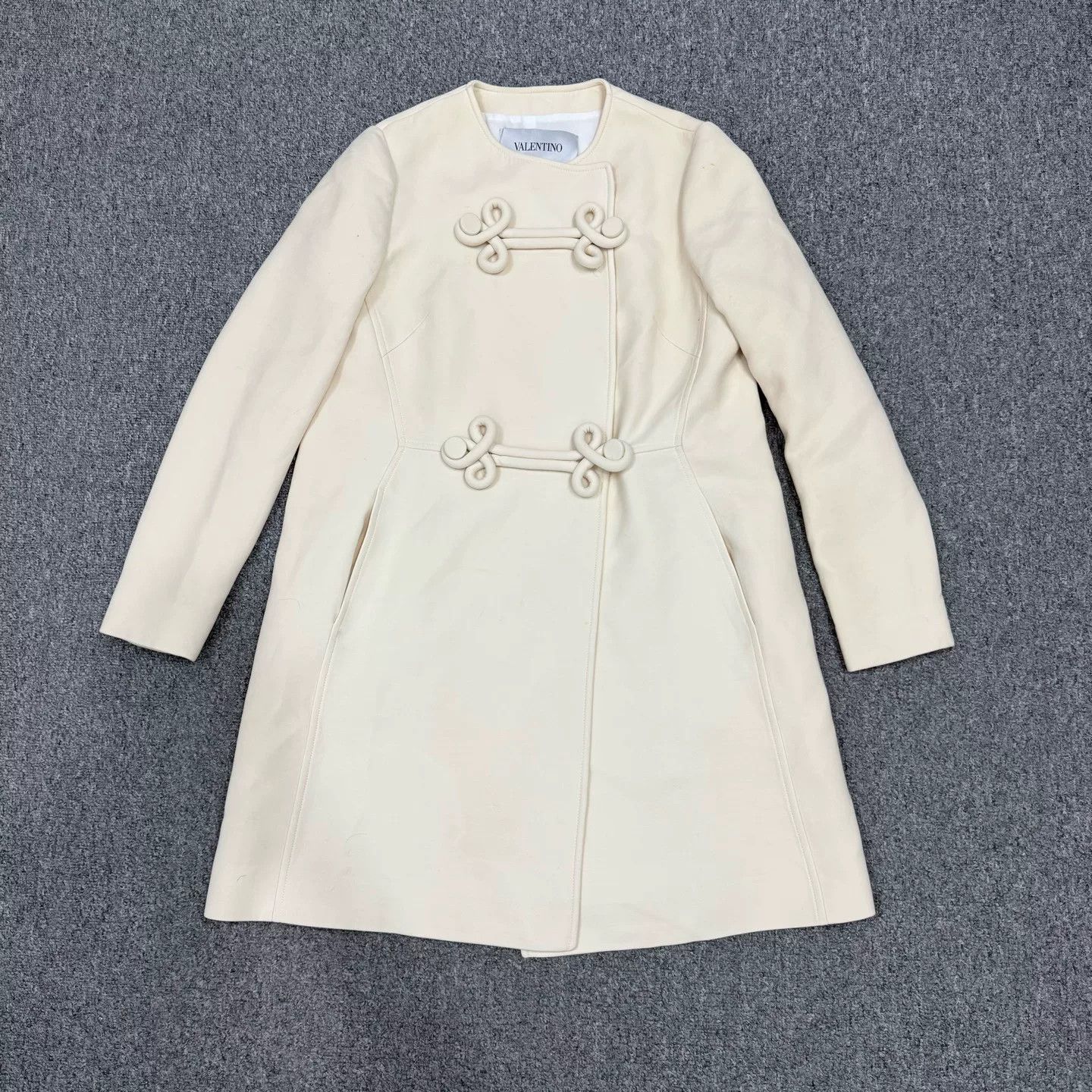 Valentino Valentino Wool Coat with Chinese Knot Size US M / EU 48-50 / 2 - 1 Thumbnail