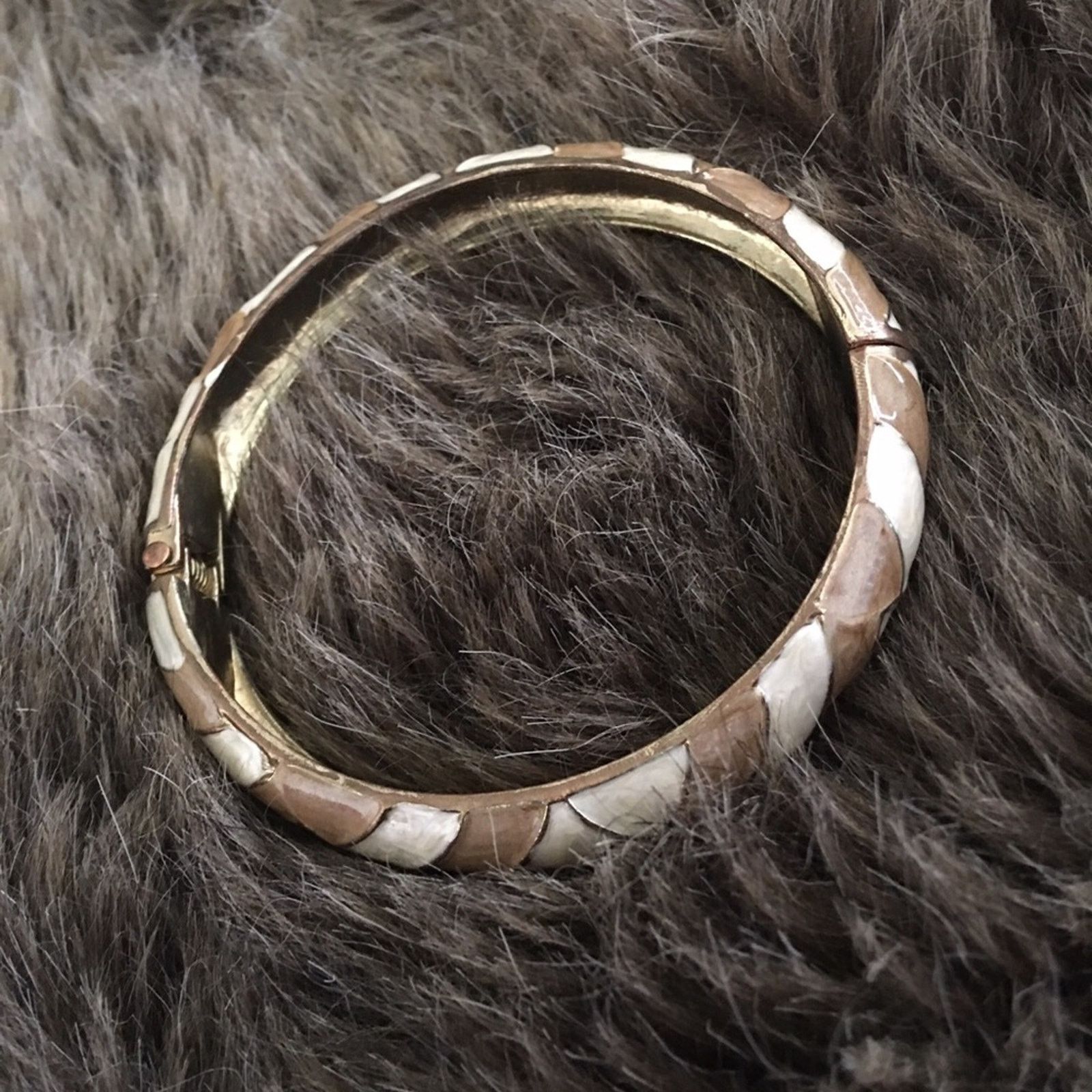 Vintage Vintage 70s brown & cream enamel clamp bracelet Size ONE SIZE - 6 Thumbnail
