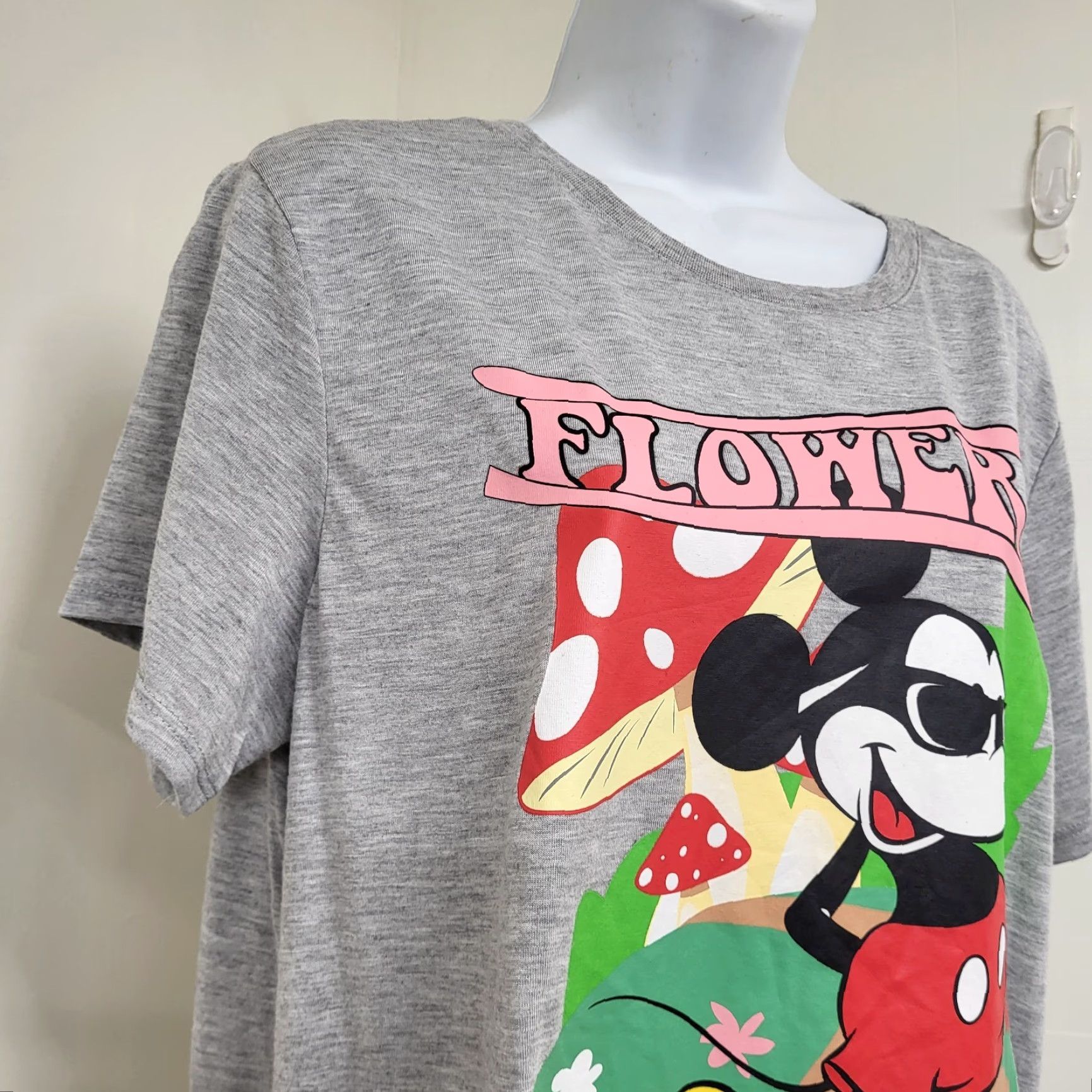 Disney Disney MICKEY MOUSE TShirt Women's Size XXL Flower Power Graphic Heather Gray Shirt Womens XXL Gray Flower Mickey Hoodie? Size XXL / US 16-18 / IT 52-54 - 2 Thumbnail