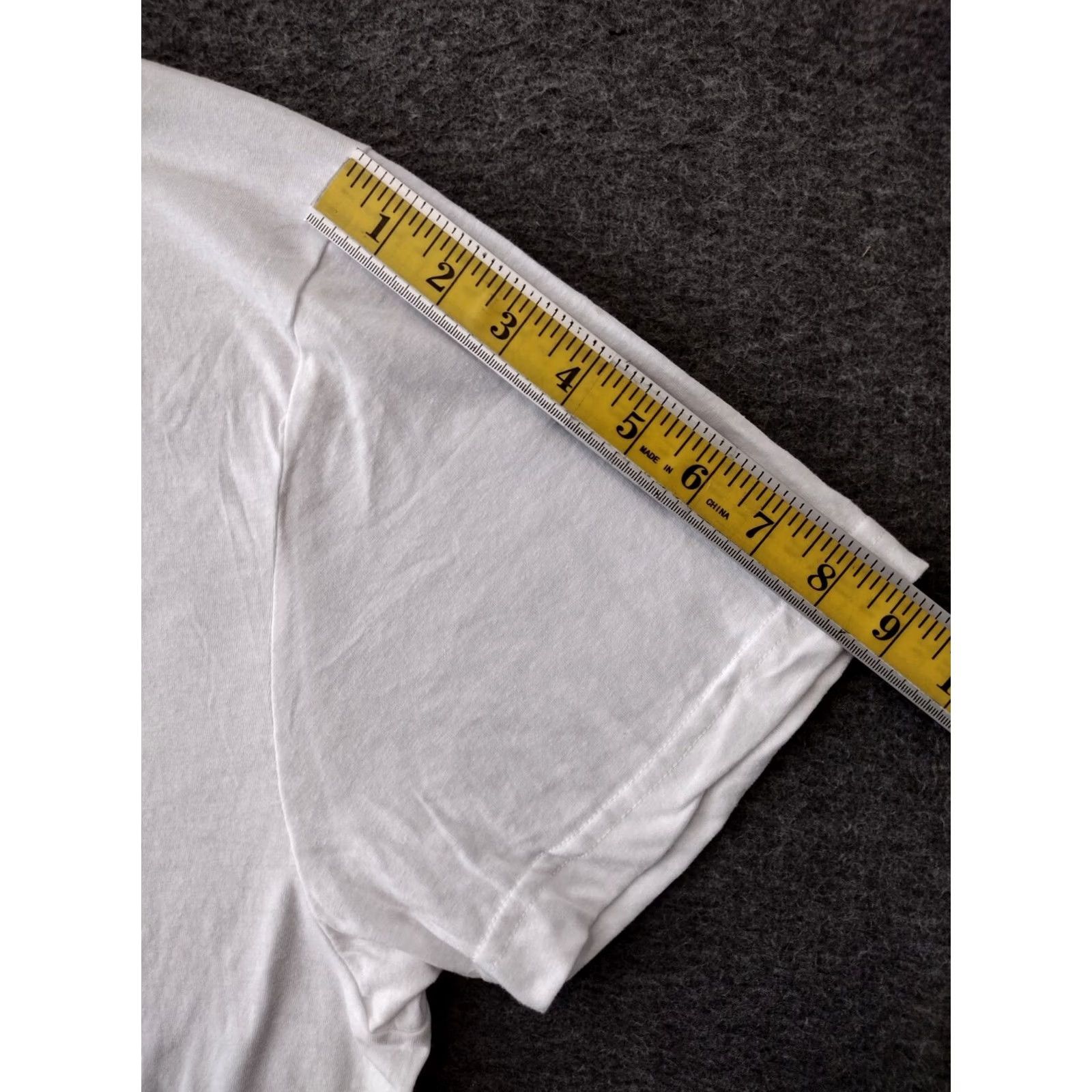 Van Heusen Van Heusen Unissex T-Shirt 3 Pack Shirt XL White Cotton/Polyester Crew Neck Short Sleeve Vintage? Size US XL / EU 56 / 4 - 5 Thumbnail