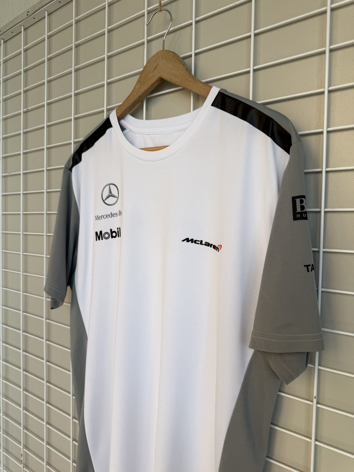 Hugo Boss McLaren Mercedes 2014 F-1 T-Shirt Mens Size XL/L Hugo Boss Size US XL / EU 56 / 4 - 4 Thumbnail
