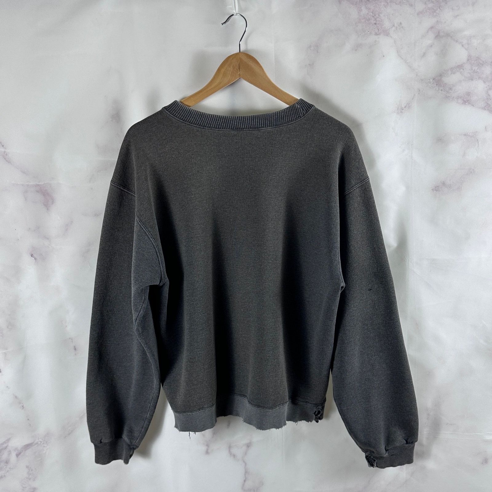 Champion Vintage Distressed Grey Crewneck Size US L / EU 52-54 / 3 - 8 Thumbnail