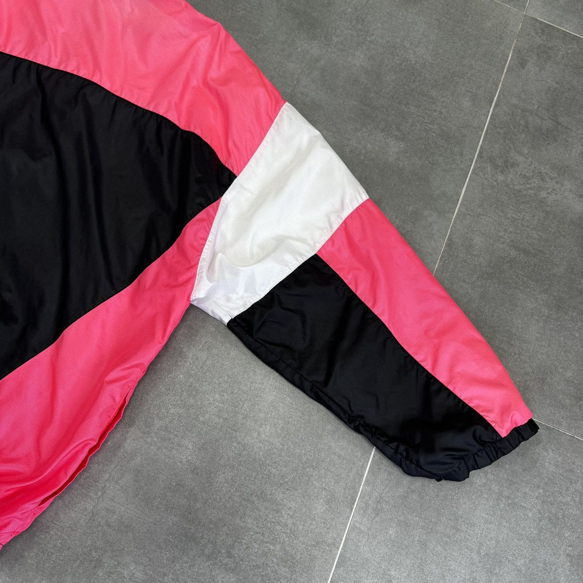 Nike Vintage Nike International Nylon Men Track Jacket Size XL Size US XL / EU 56 / 4 - 16 Thumbnail