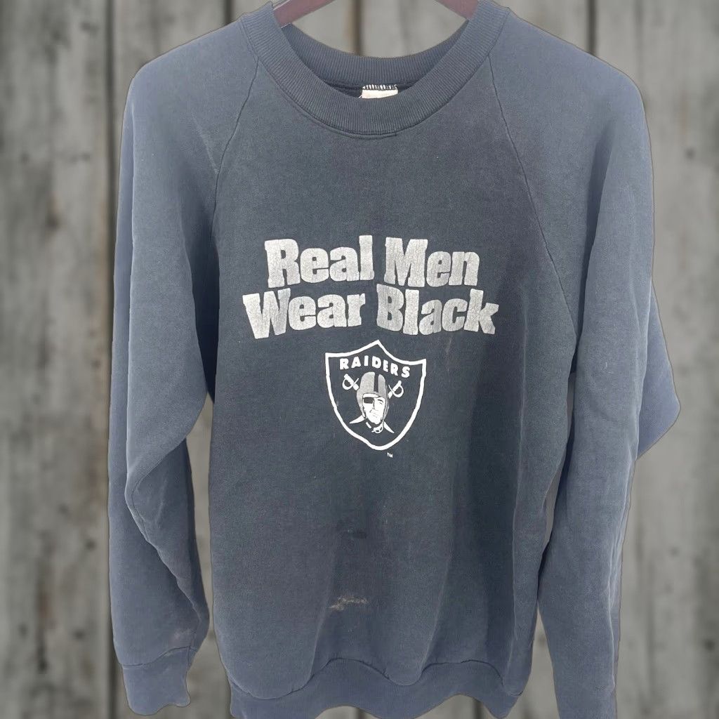 Fruit Of The Loom VINTAGE NFL Raiders Real Men Wear Black Sweatshirt XL Black Fruit of the Loom Adult XL 1990s NFL Merch Mens Size US XL / EU 56 / 4 - 1 Thumbnail