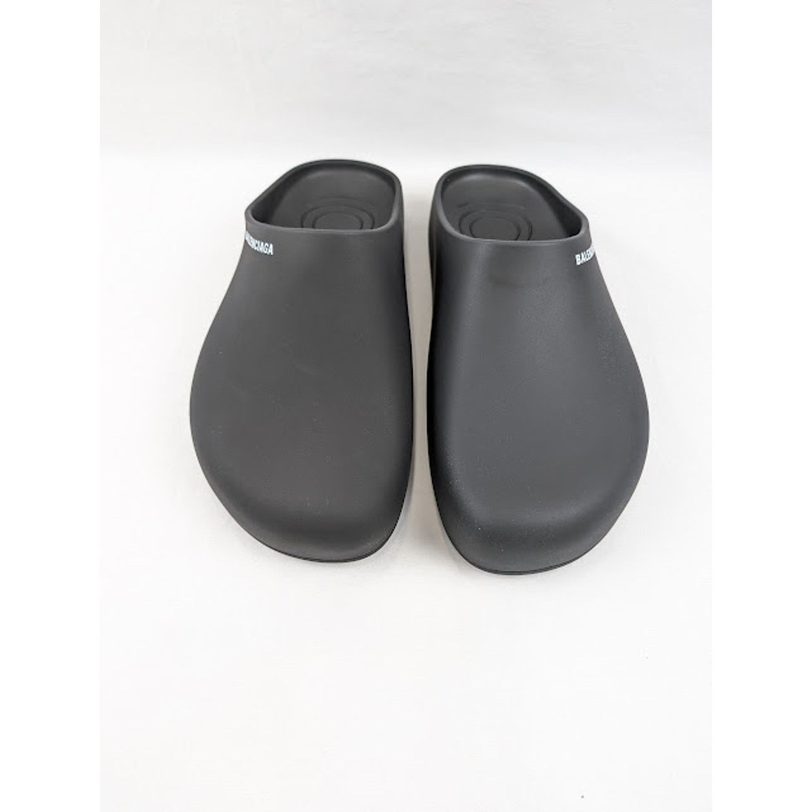 o1rshd1 Q:4 / Pool Closed Logo Slides in Black/White