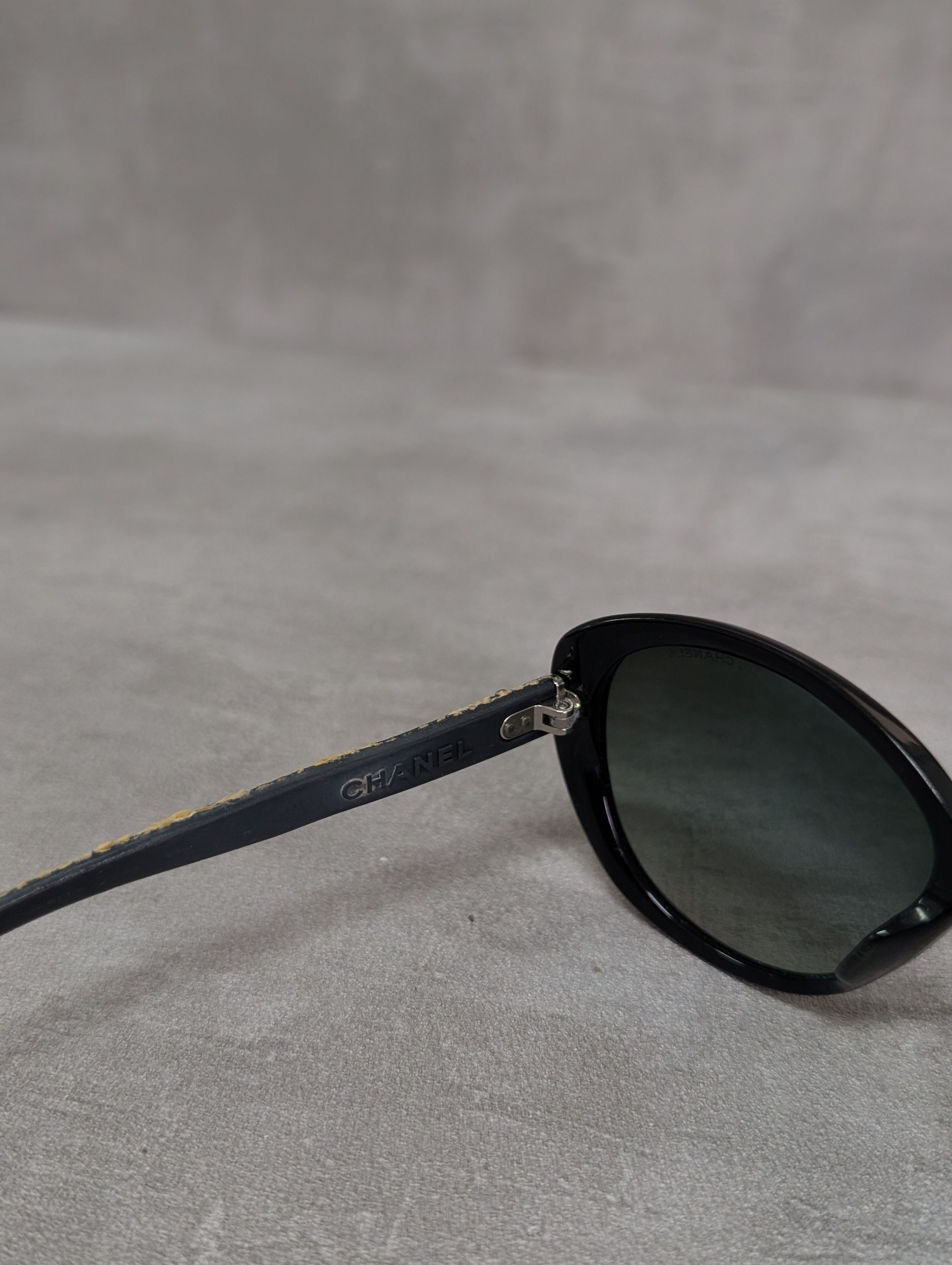 Chanel Chanel Black Frames With Tweed Arms Sunglasses Size ONE SIZE - 4 Thumbnail