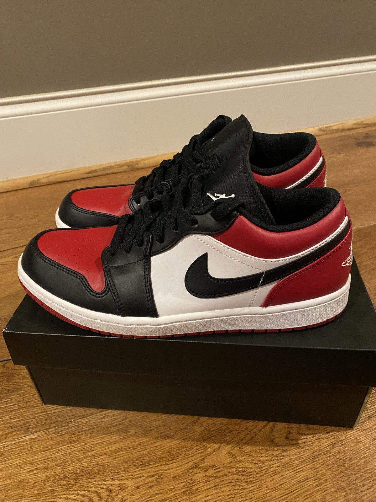 Jordan Brand × Nike Air Jordan 1 Low Bred toe Size 10.5 Size US 10.5 / EU 43-44 - 4 Thumbnail