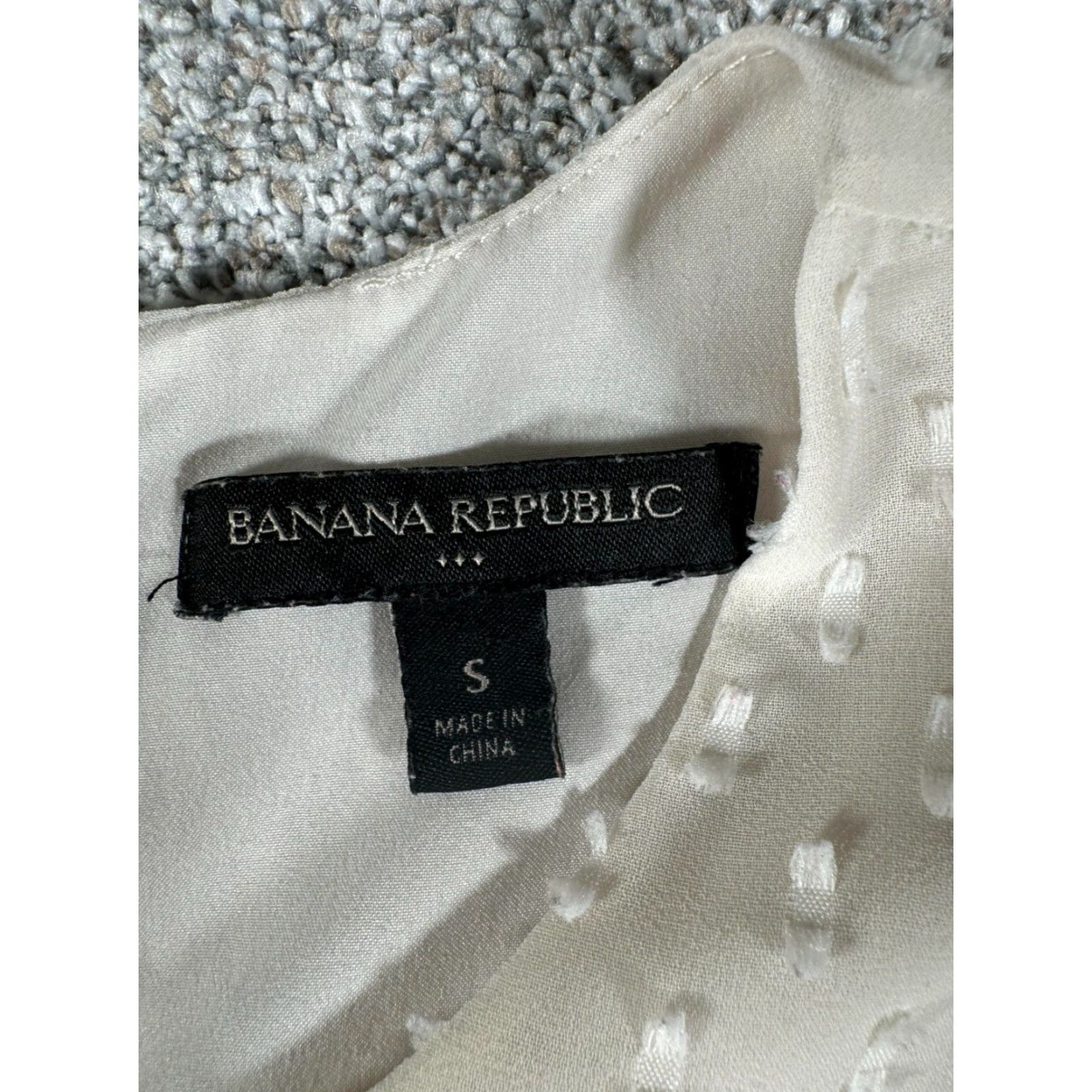 Banana Republic Banana Republic Top Womens S White Clip Dot Minimalist Office Chic Tank Size S / US 4 / IT 40 - 2 Thumbnail