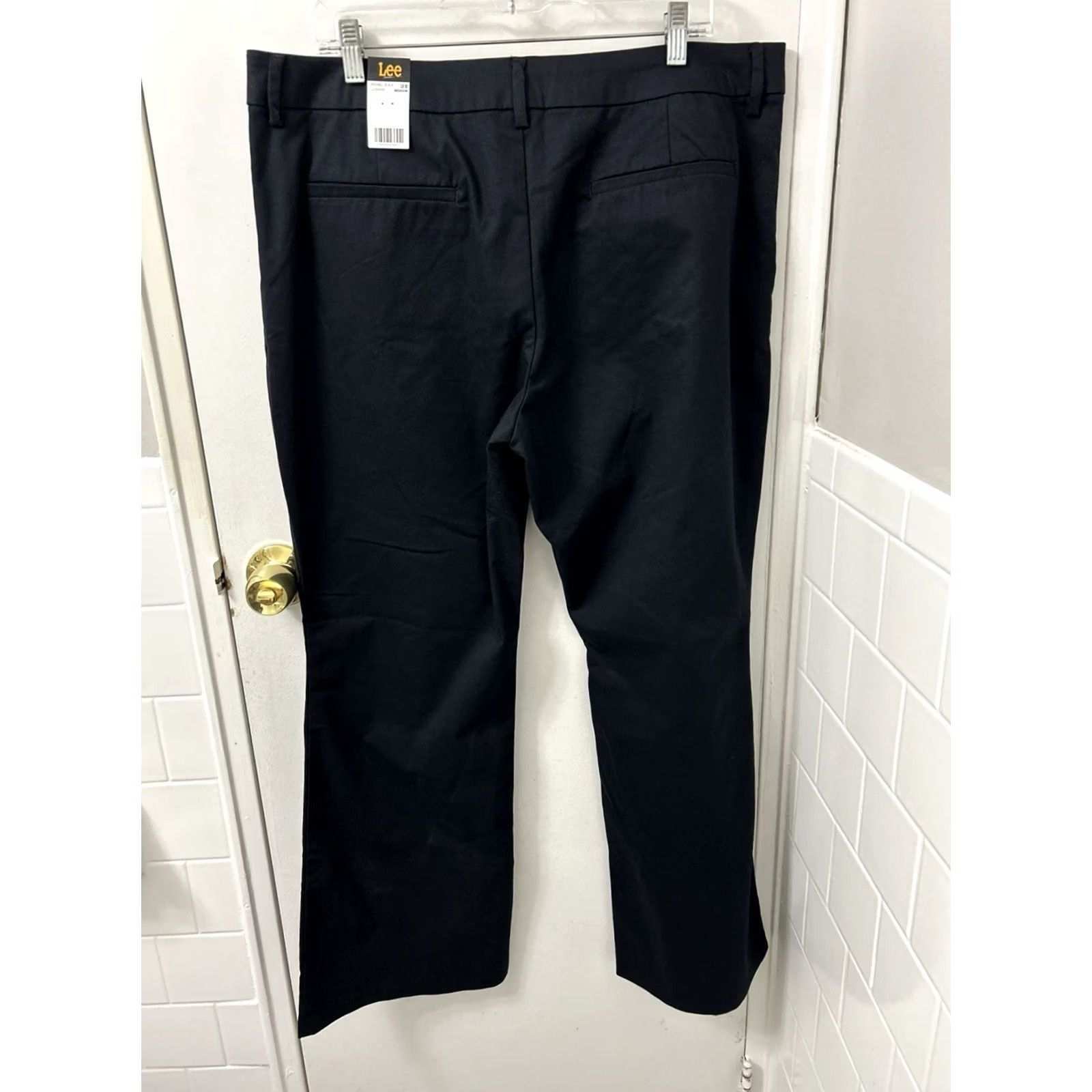 Lee Lee Pants Womens 40x30 Black Bootcut Mid Rise Wrinkle Resistant Pockets Twill Chino Workwear Casual size 18 Regular Womens Mens? Size 40" / US 18 - 7 Thumbnail