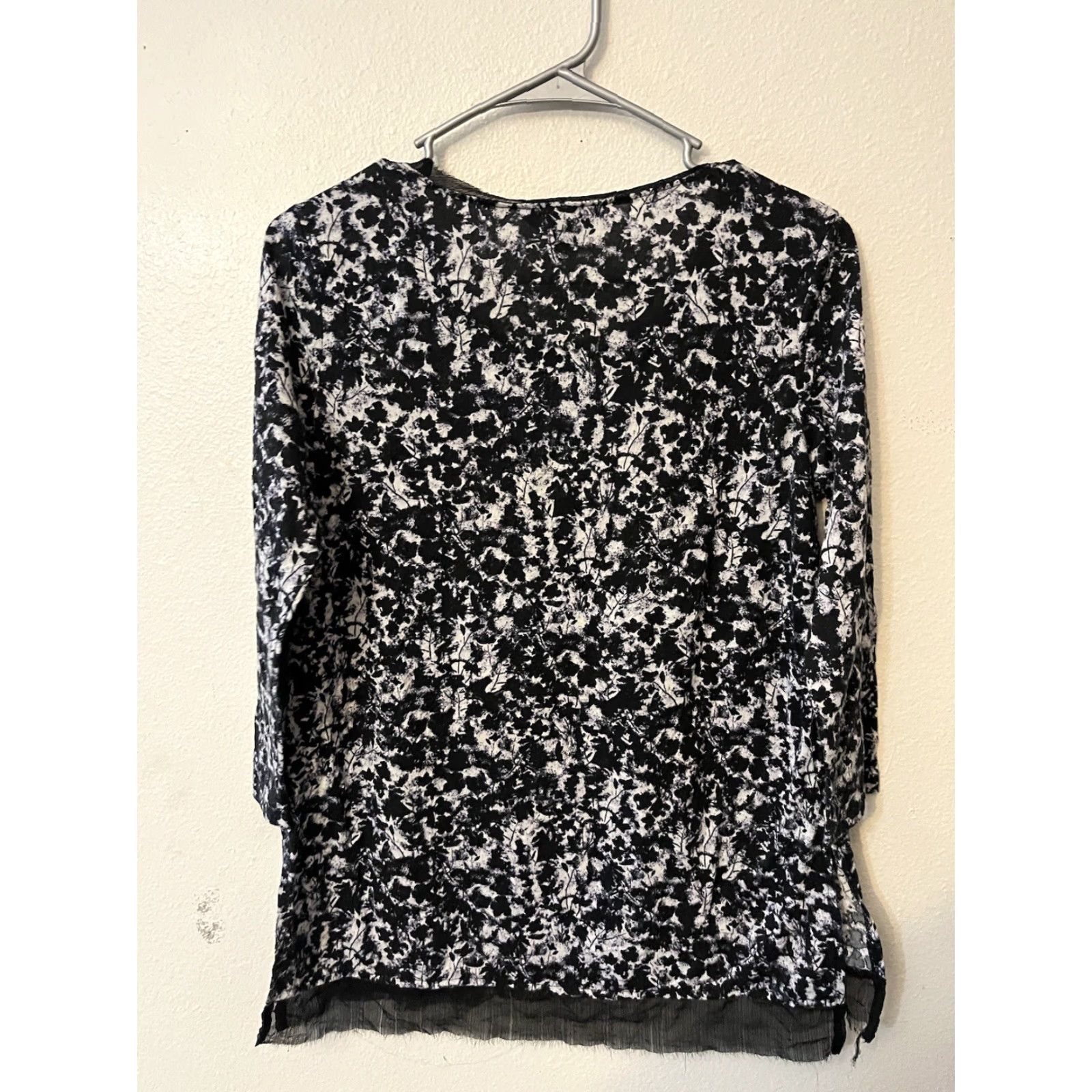 Vintage Simply Vera Wang Blouse Shirt Knit Top Woman's 3/4 Sleeve Black Floral Sz Small Rayan Polyester Spandex Knit Round Neck Adult Womens Size S / US 4 / IT 40 - 2 Thumbnail