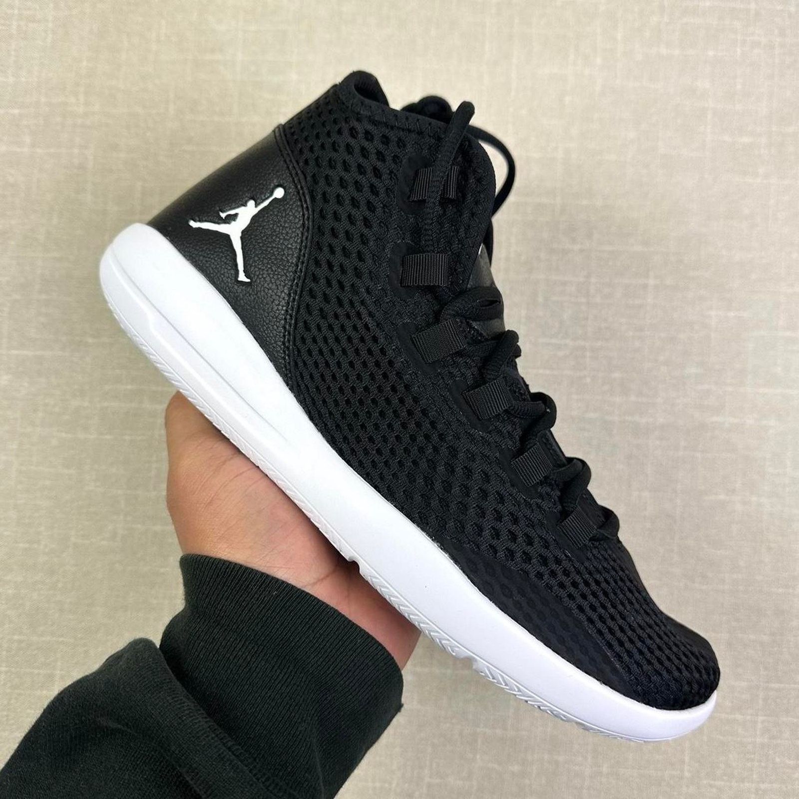 Jordan Brand 2016 Jordan Reveal "Black/White" 8.5M Size US 8.5 / EU 41-42 - 1 Thumbnail
