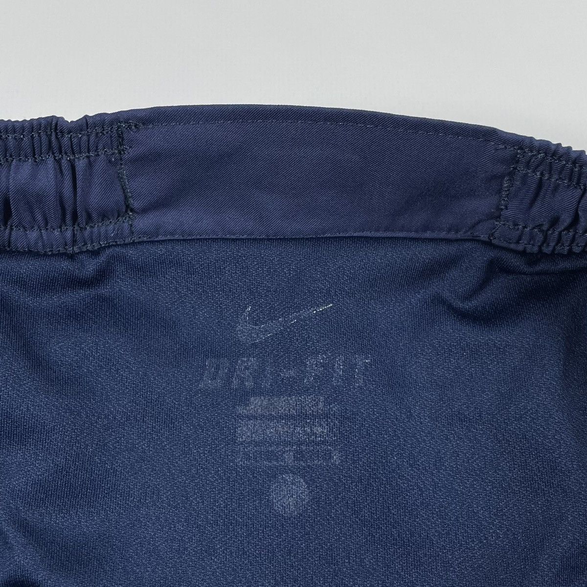 Nike Vintage Nike Barcelona FCB Soccer Shorts Size US 36 / EU 52 - 11 Thumbnail