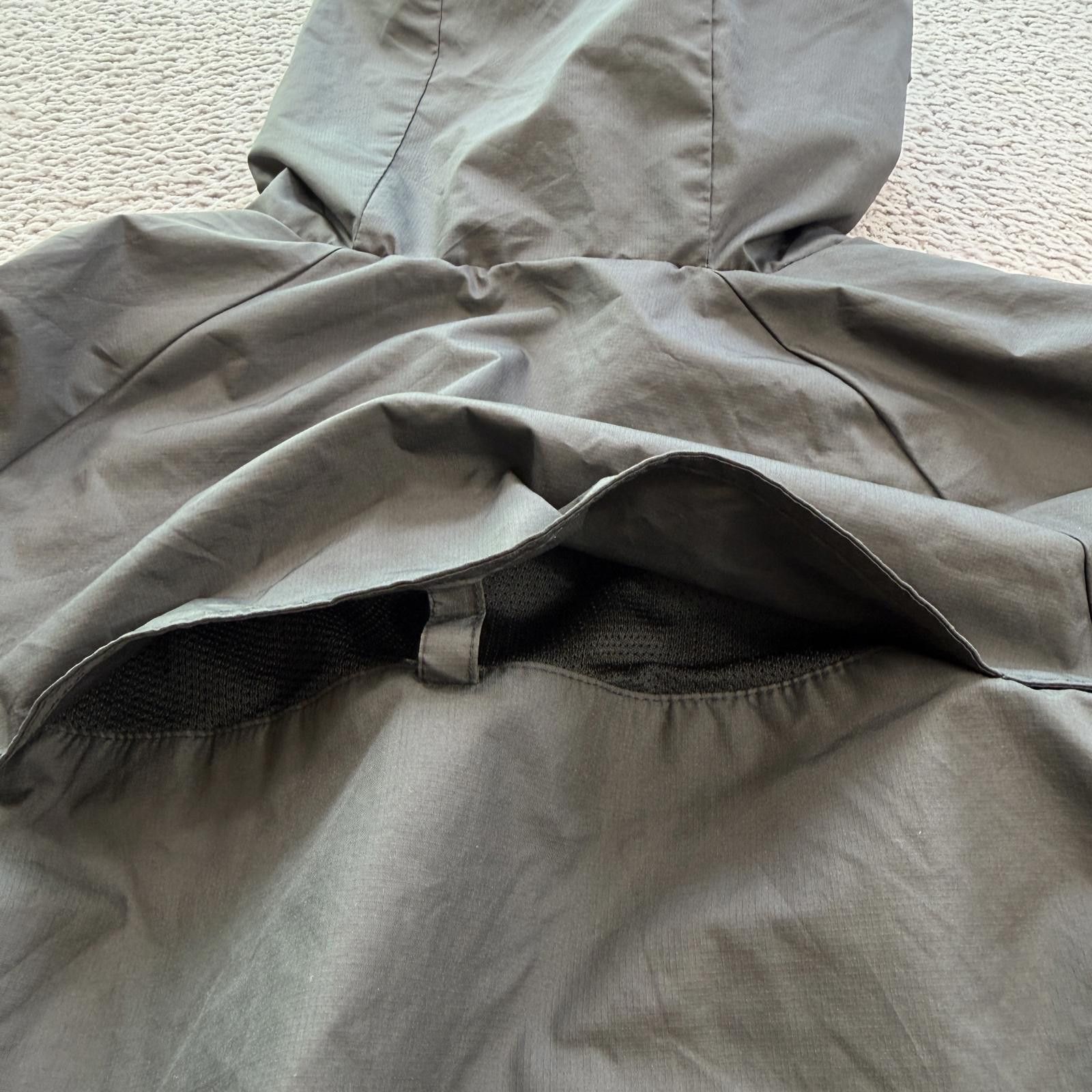 Nike Nike Windbreaker Jacket Mens Large Gray Full Zip Hooded Size US L / EU 52-54 / 3 - 6 Thumbnail