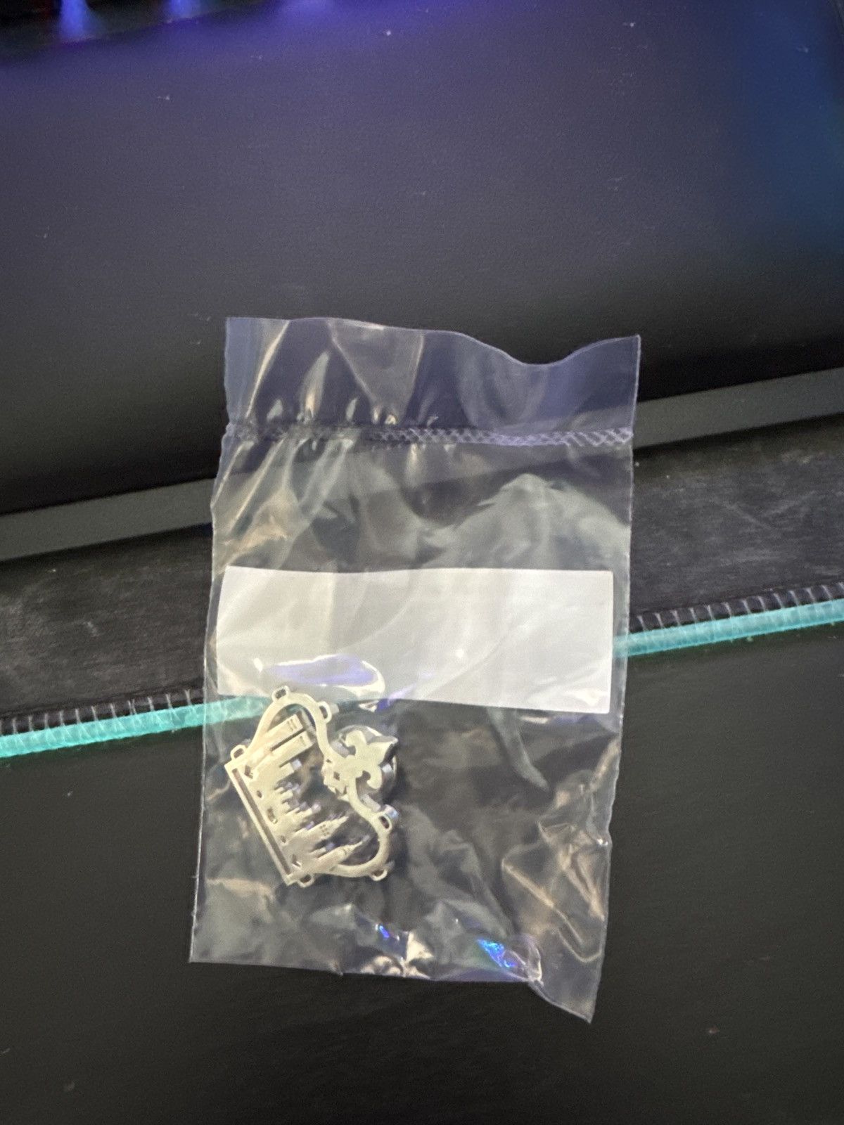 Supreme King Of New York Pin Size ONE SIZE - 2 Thumbnail