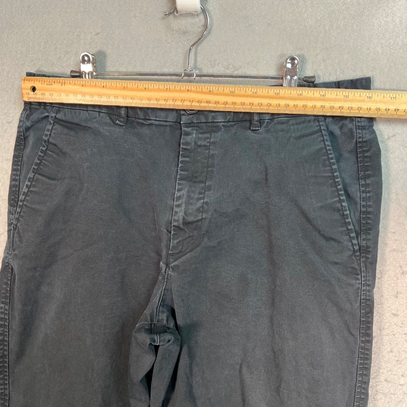 Uniqlo Uniqlo Mens Pants Chino 29 Black Cotton Blend Flat Front Tapered Inseam 28 Regular Waist 31 Size Type: Regular Mens Size US 29 - 4 Thumbnail
