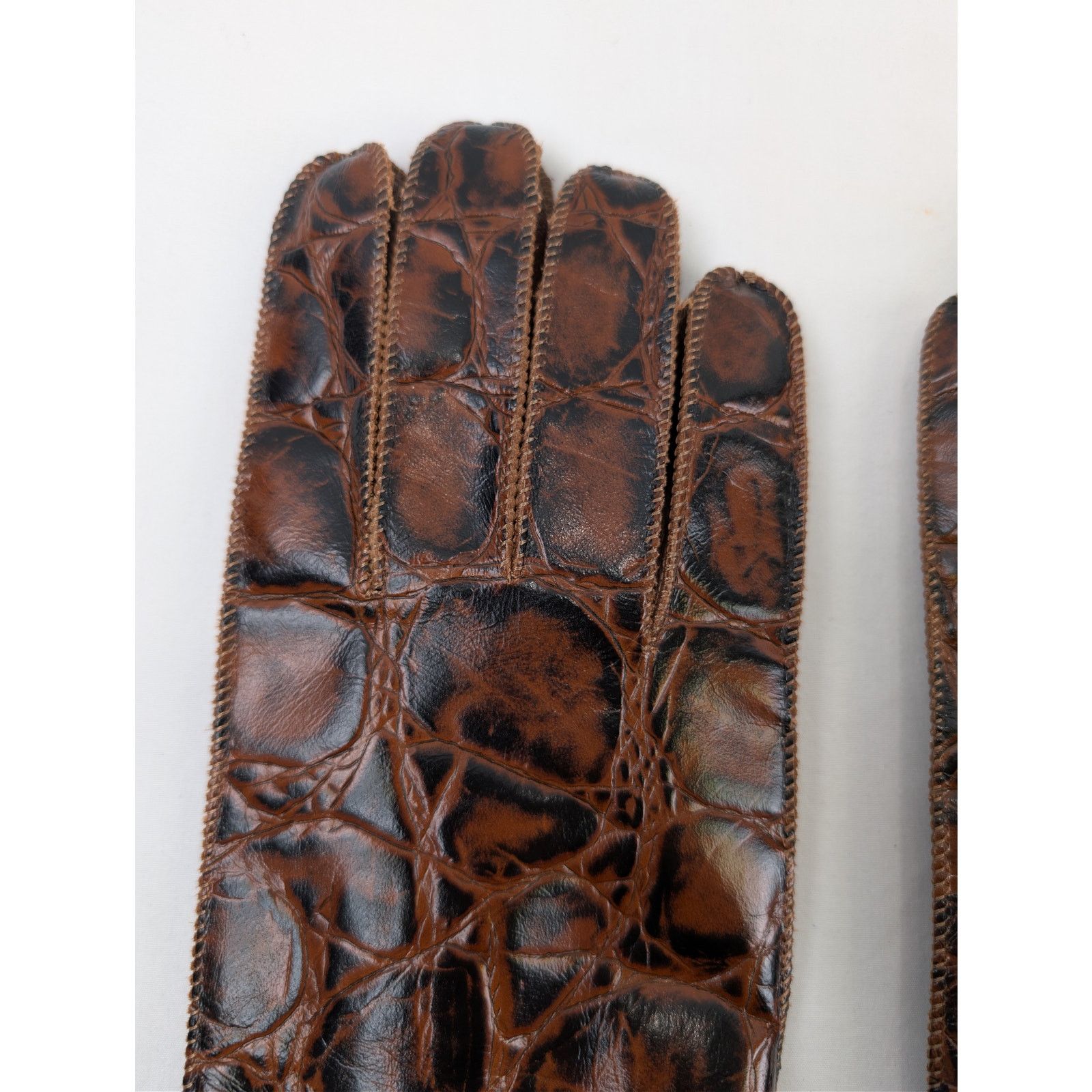Bottega Veneta o1rshd1 Q:3 / Size: 8 / Embossed Croc Leather Gloves Barrel Size ONE SIZE - 9 Thumbnail