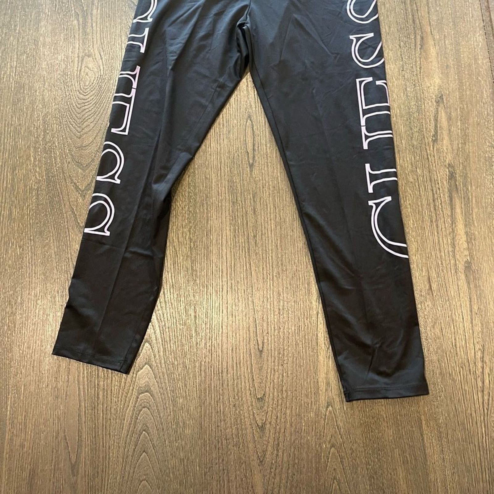 Guess NWOT Guess Black Cropped Capri Leggings Logo Print Size L Size 31" - 2 Thumbnail
