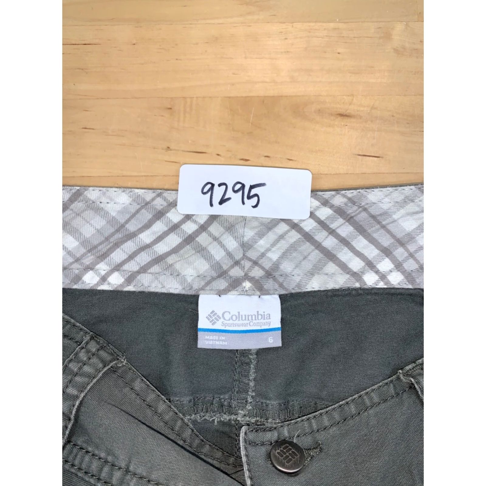 Olive Columbia Skirt Womens 6 Olive Green Casual Pockets Mini Short 1990s Army Beach Sports Womens Size 28" / US 6 / IT 42 - 2 Thumbnail