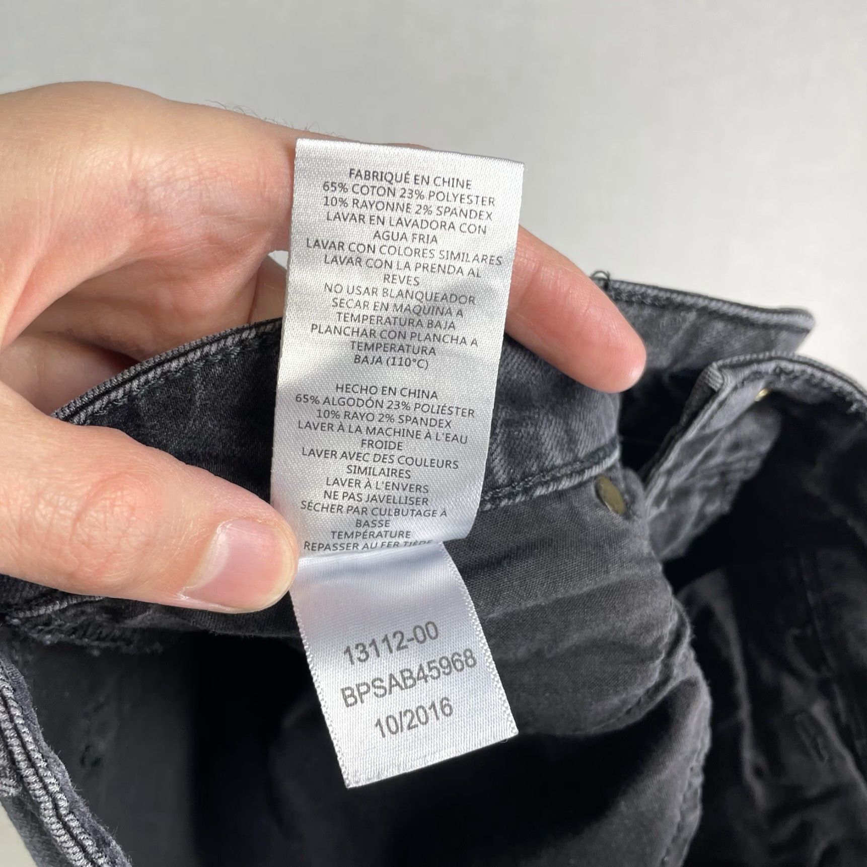 Vintage **Women Size 27 Black Skinny Jeans Mid Rise Zipper** User: Women Size 27 Black Skinny Jeans Mid Rise Zipper Size 27" / US 4 / IT 40 - 6 Thumbnail