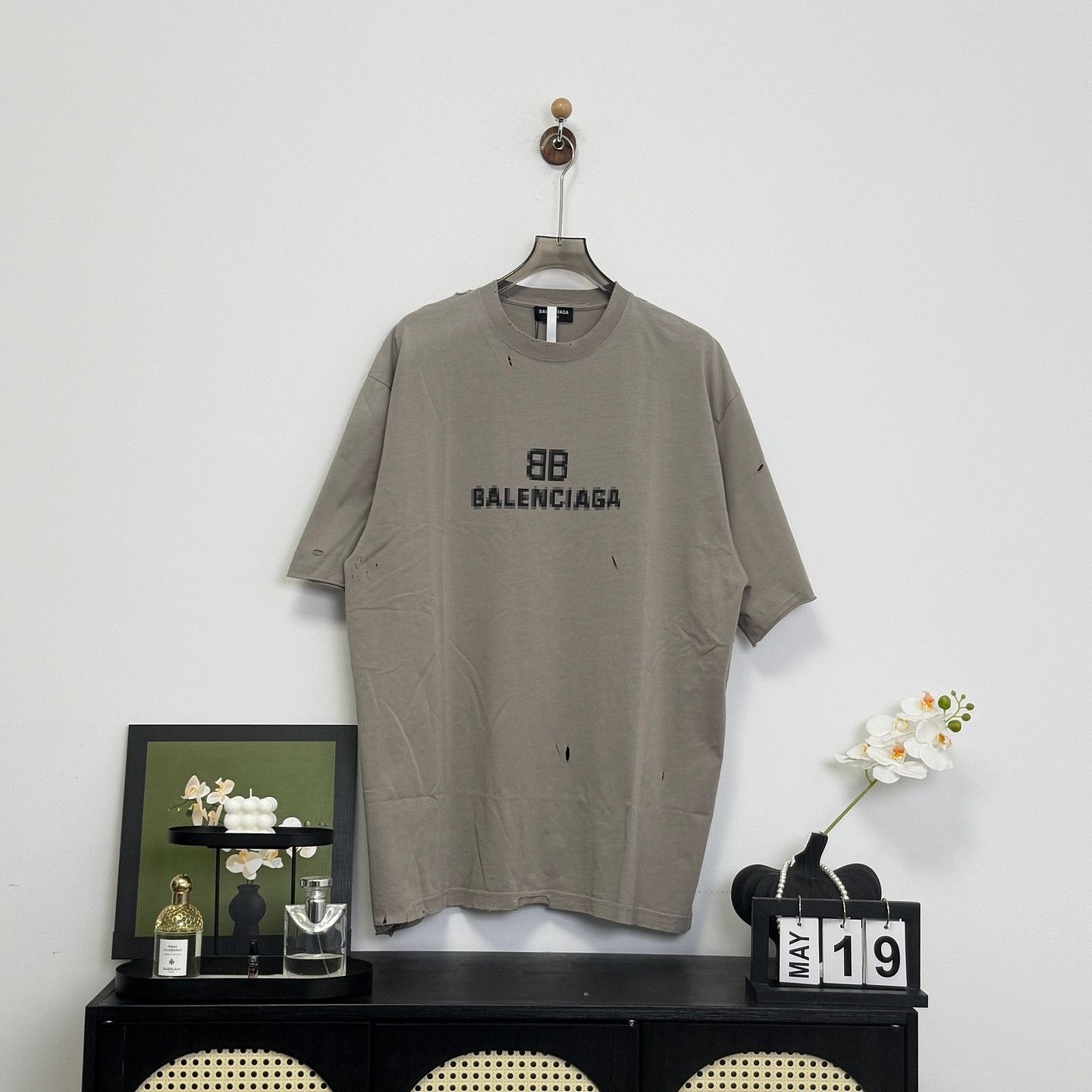 Balenciaga Balenciaga BB Logo Distressed T-Shirt Size S Size US S / EU 44-46 / 1 - 1 Thumbnail
