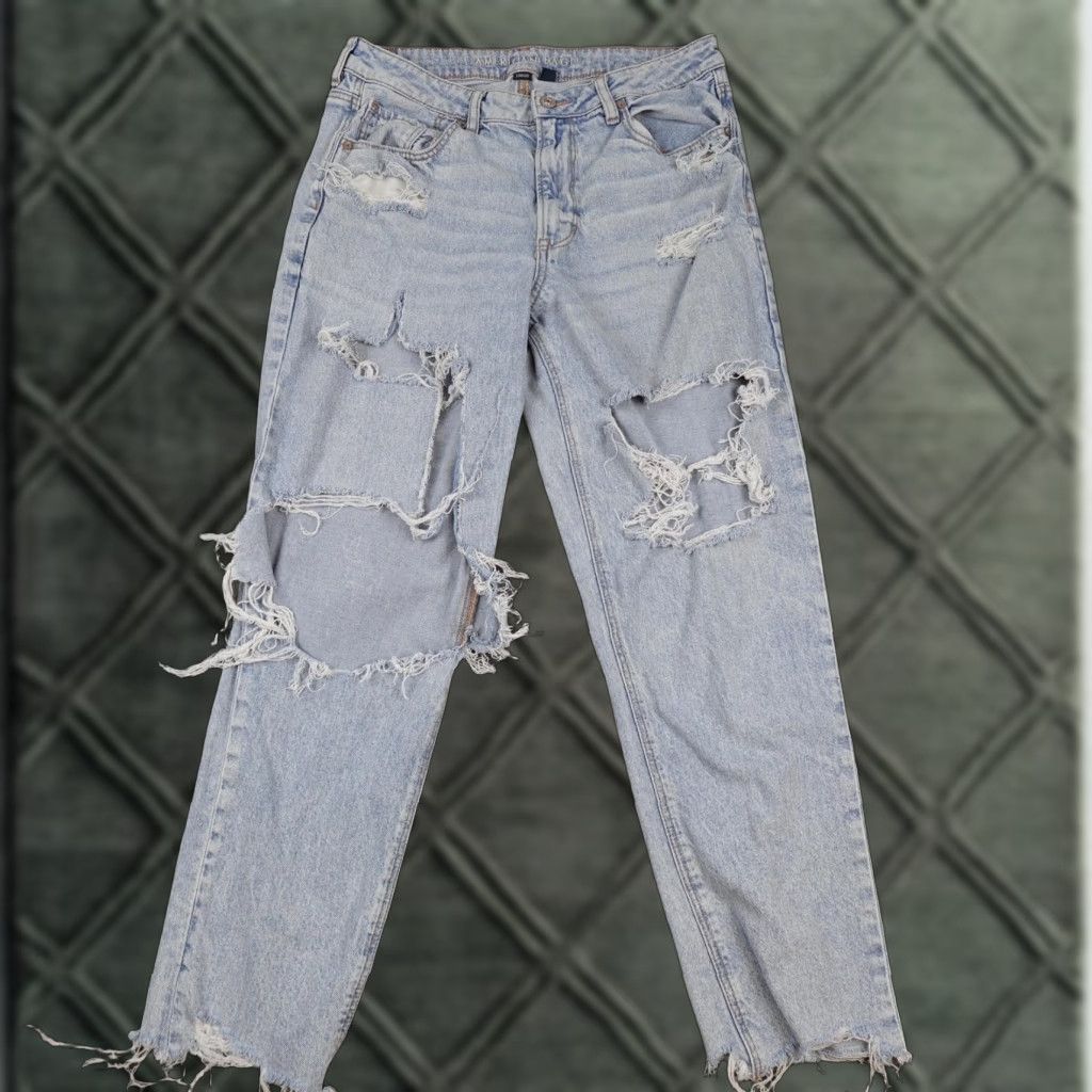 Vintage American Eagle Jeans Womens 12 Light Wash Mom Jean High Rise Distressed Ripped Size 34" / US 12 / IT 48 - 1 Thumbnail