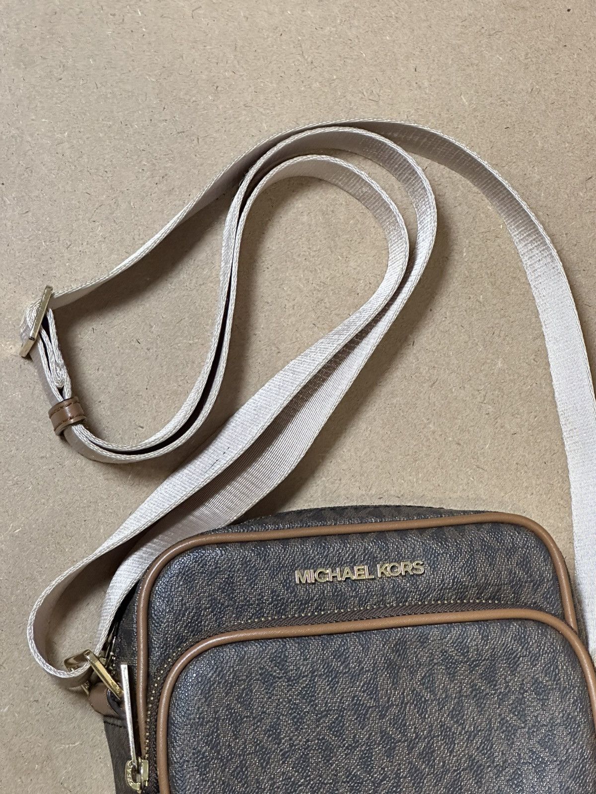 Michael Kors MICHAEL KORS SLING SLING BAG. Size ONE SIZE - 5 Thumbnail