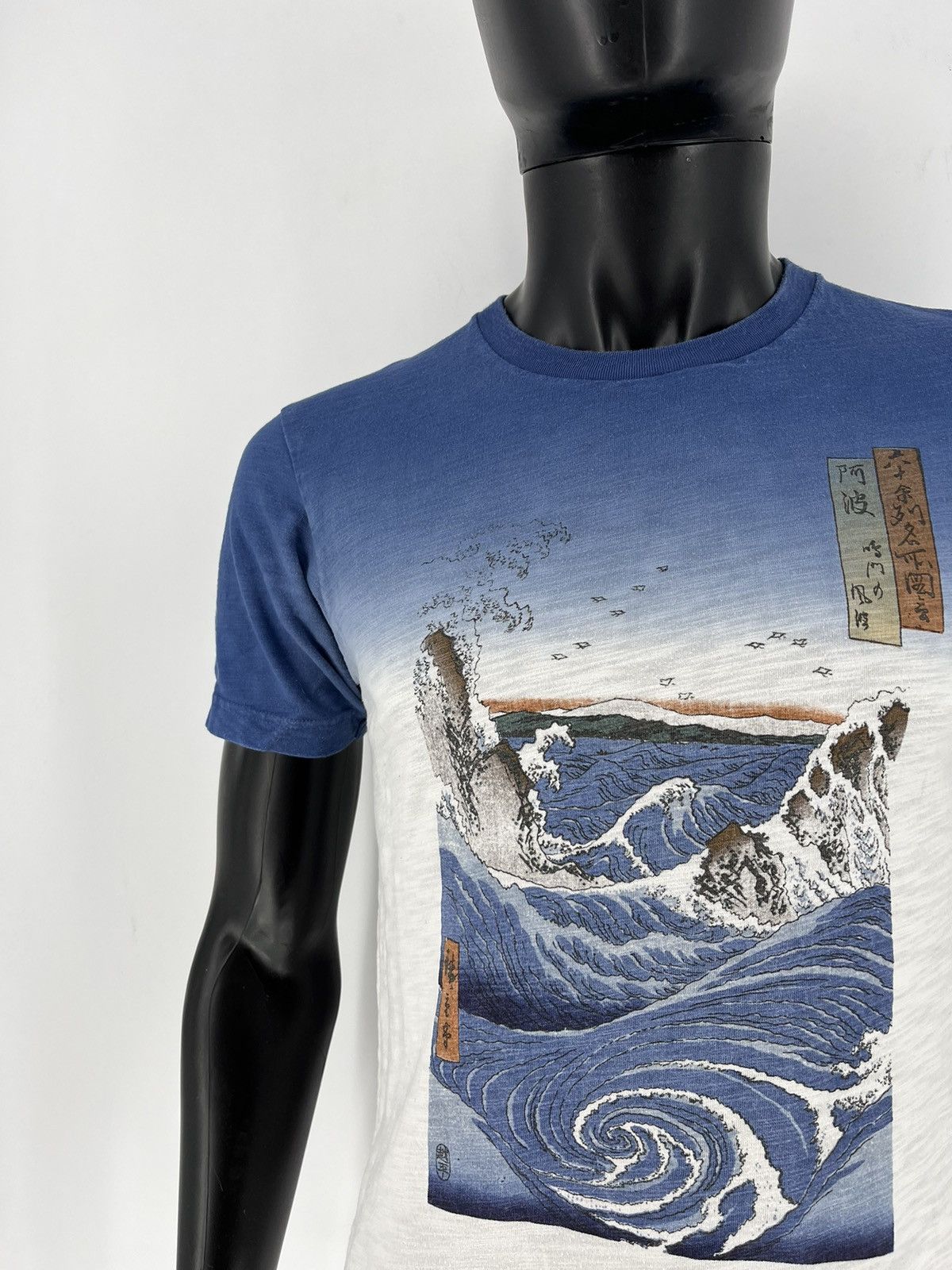 Other Mens Uniqlo Hokusai Blue T Shirt art tee Japanese Brand y2k Size US S / EU 44-46 / 1 - 6 Thumbnail