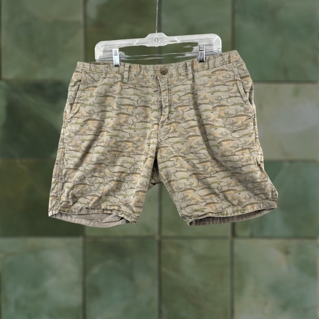 Reyn Spooner Reyn Spooner Mens Reversible Shorts 36 Camo Fish Print All Over Size US 36 / EU 52 - 1 Thumbnail