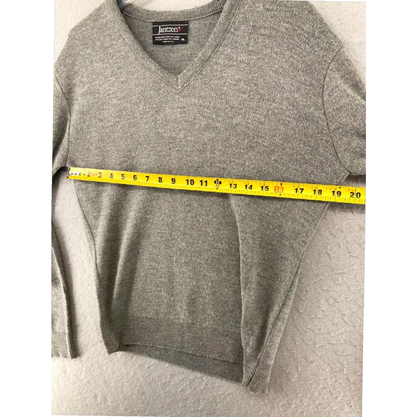 Jantzen VINTAGE Jantzen Mens V Neck Sweater Gray Acrylic Pullover M USA Size US M / EU 48-50 / 2 - 2 Thumbnail